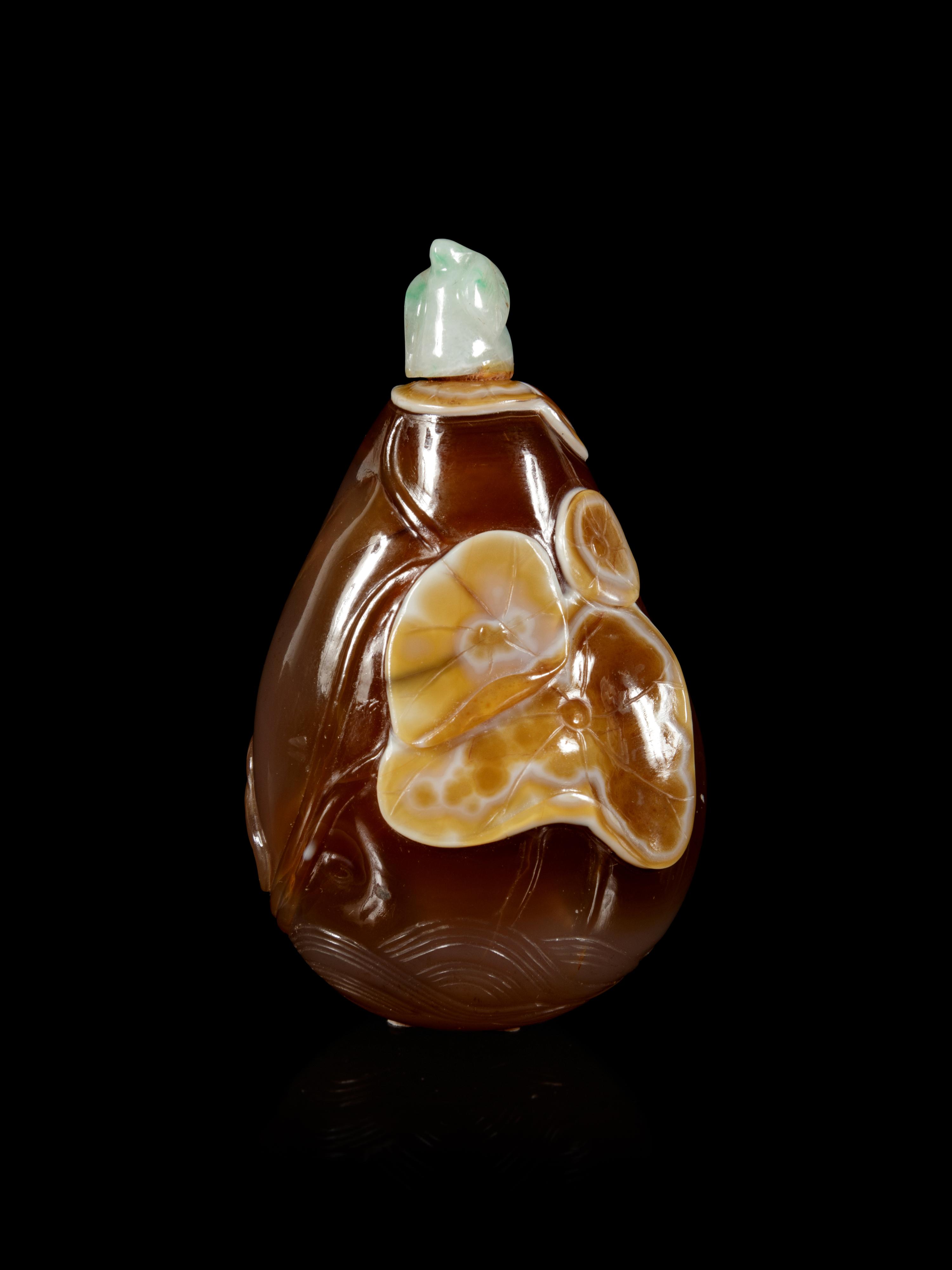 A Carved Agate Jujube-Form Snuff Bottle