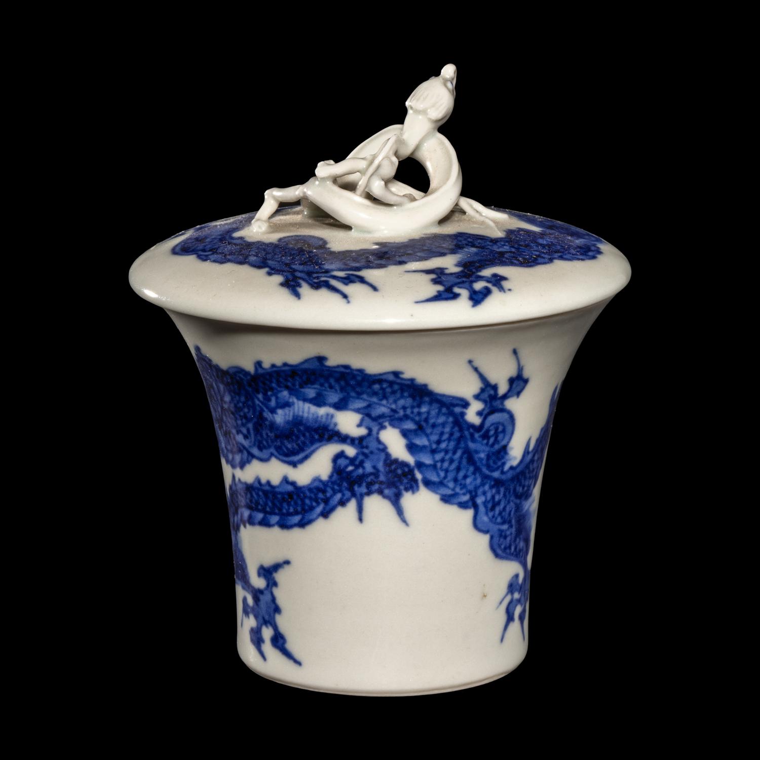 A Japanese Blue and White 'Dragon' Trumpet Cup and Cover by Makuzu Kozan (1842-1916) 宮川香山製青花敞口蓋杯
