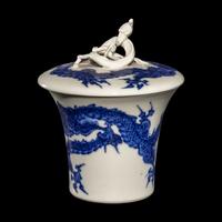 A Japanese Blue and White 'Dragon' Trumpet Cup and Cover by Makuzu Kozan (1842-1916) 宮川香山製青花敞口蓋杯