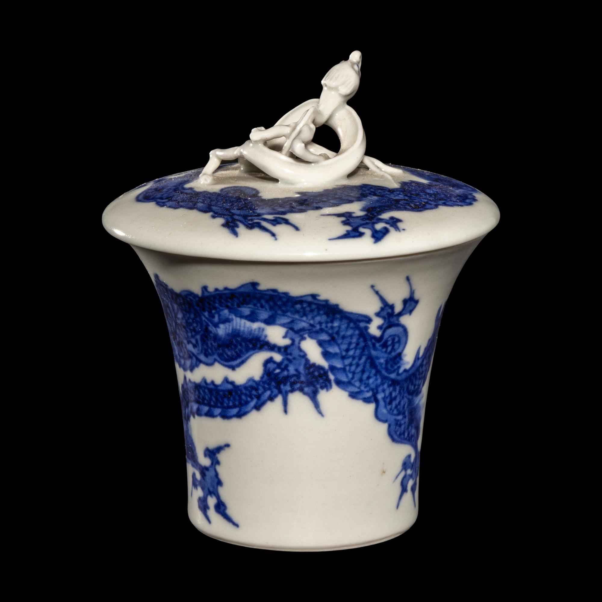 A Japanese Blue and White 'Dragon' Trumpet Cup and Cover by Makuzu Kozan (1842-1916) 宮川香山製青花敞口蓋杯