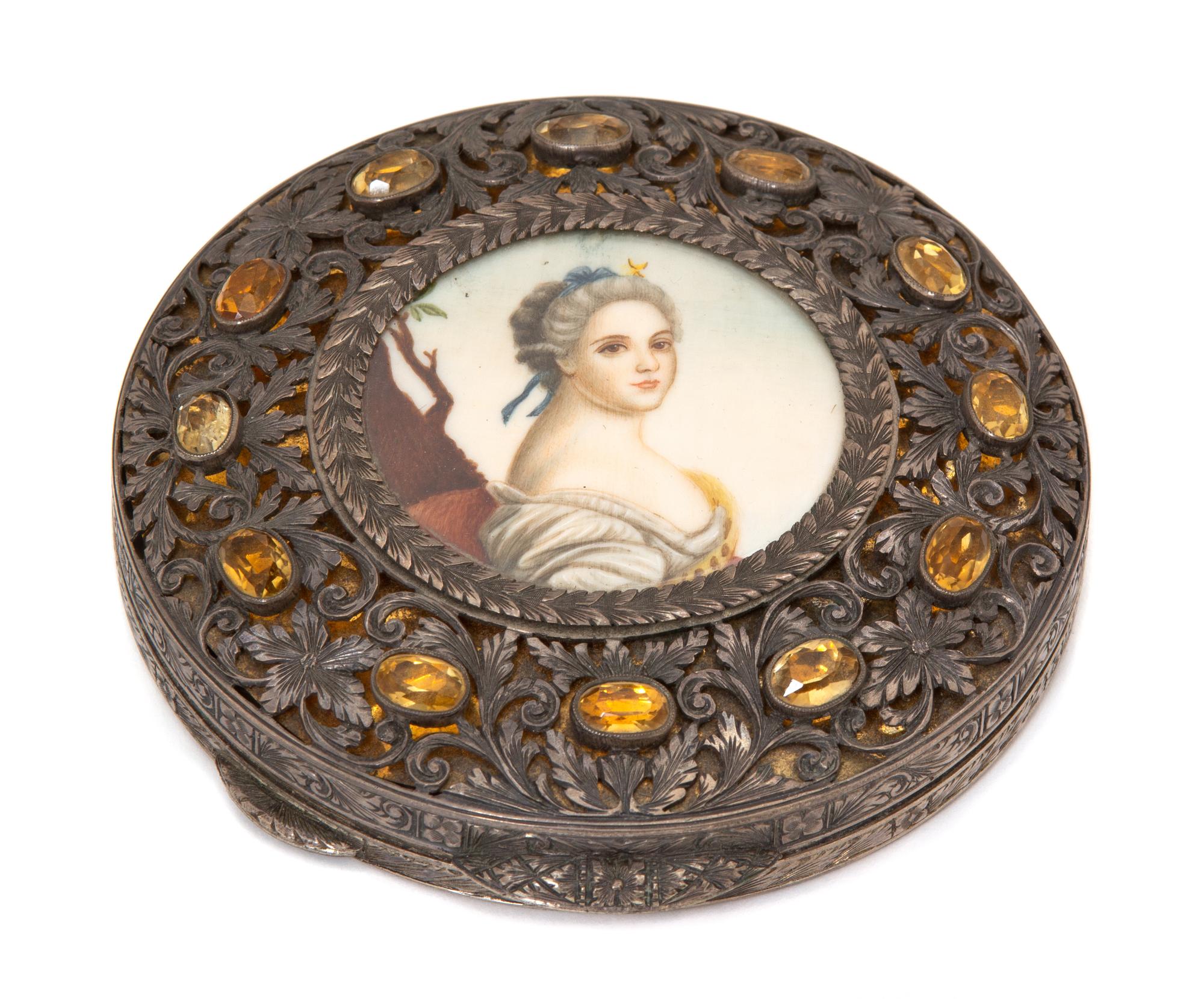 An English/French .800 Silver Compact Diameter 4 inches. — 20TH CENTURY