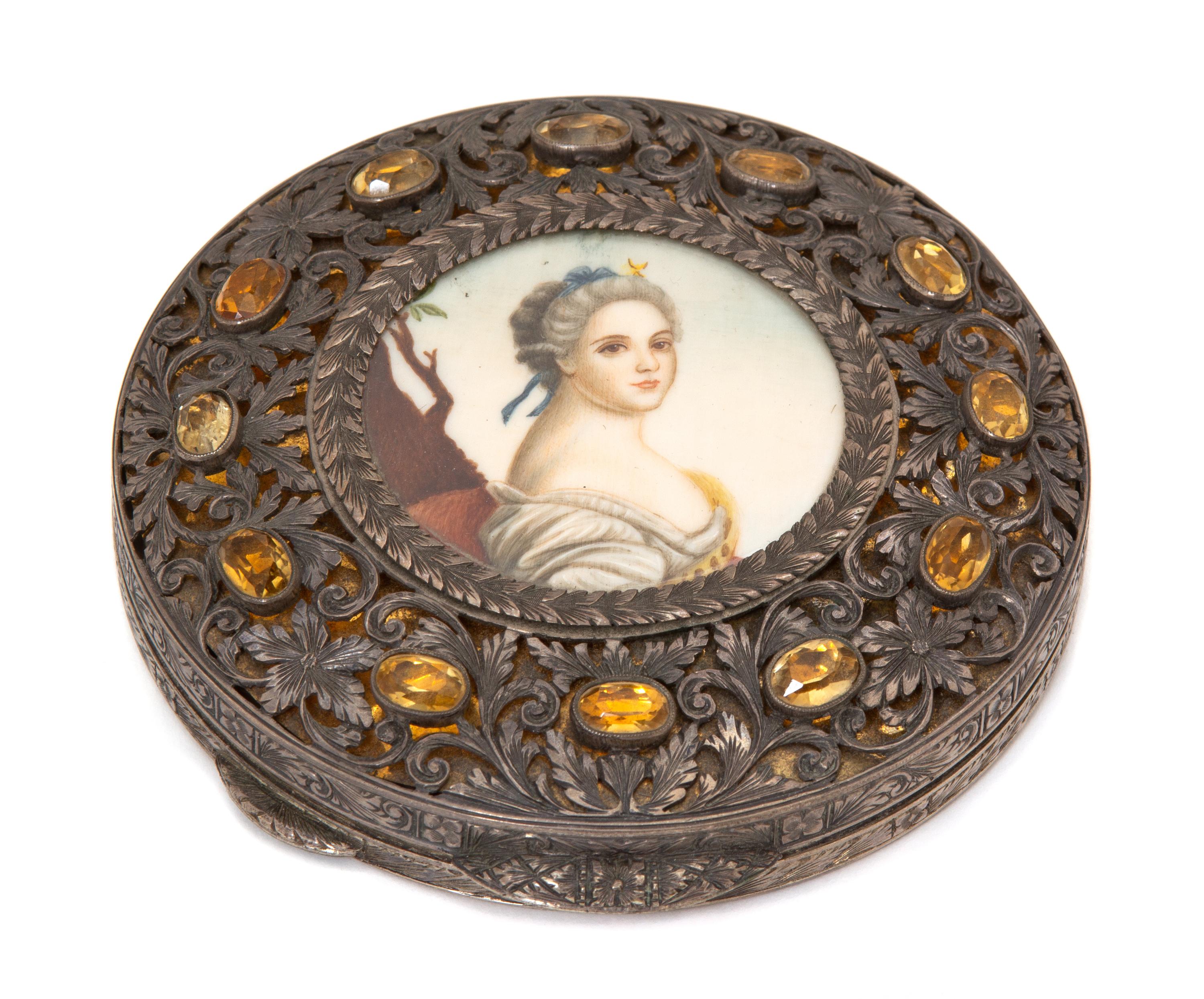 An English/French .800 Silver Compact Diameter 4 inches. — 20TH CENTURY