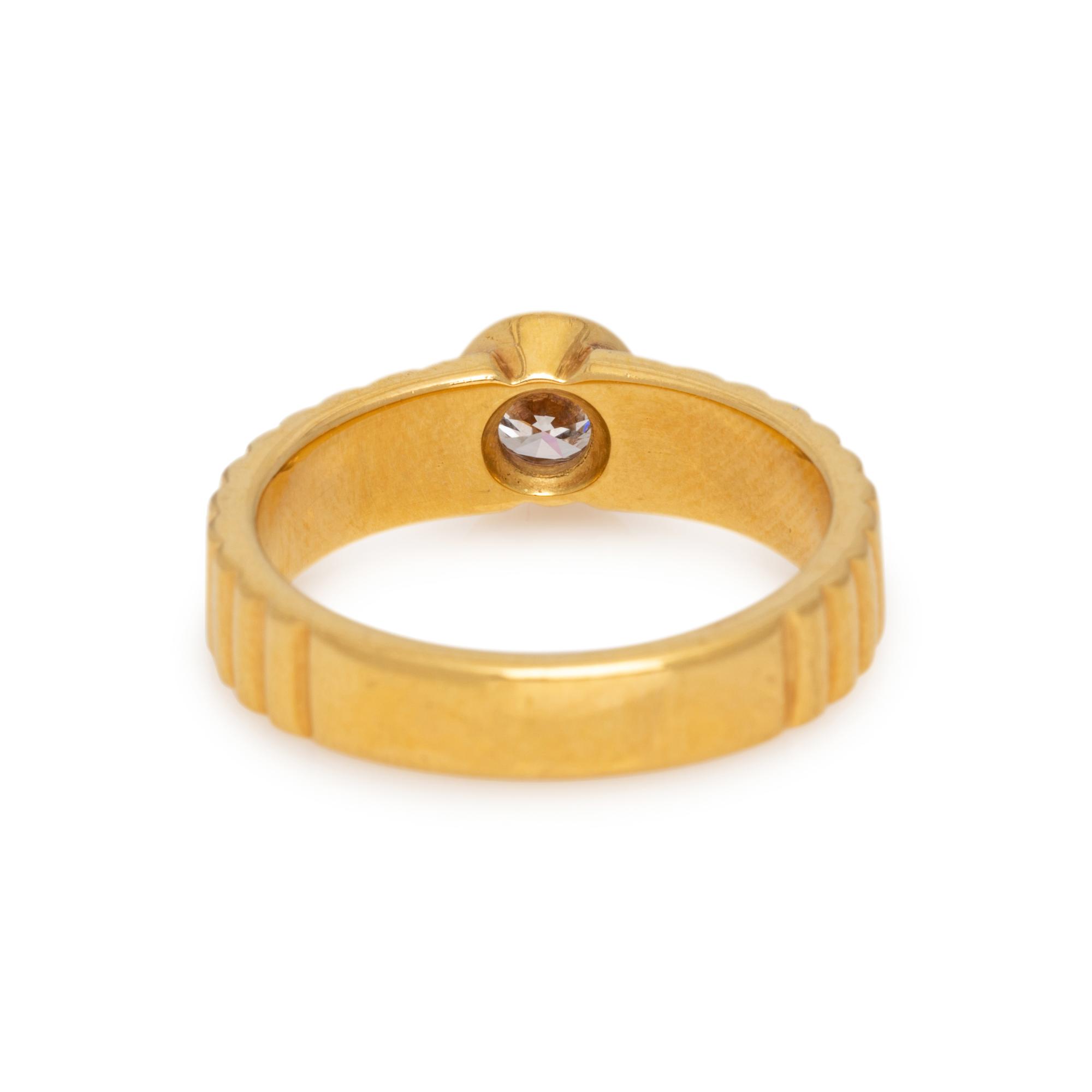 YELLOW GOLD AND DIAMOND RING