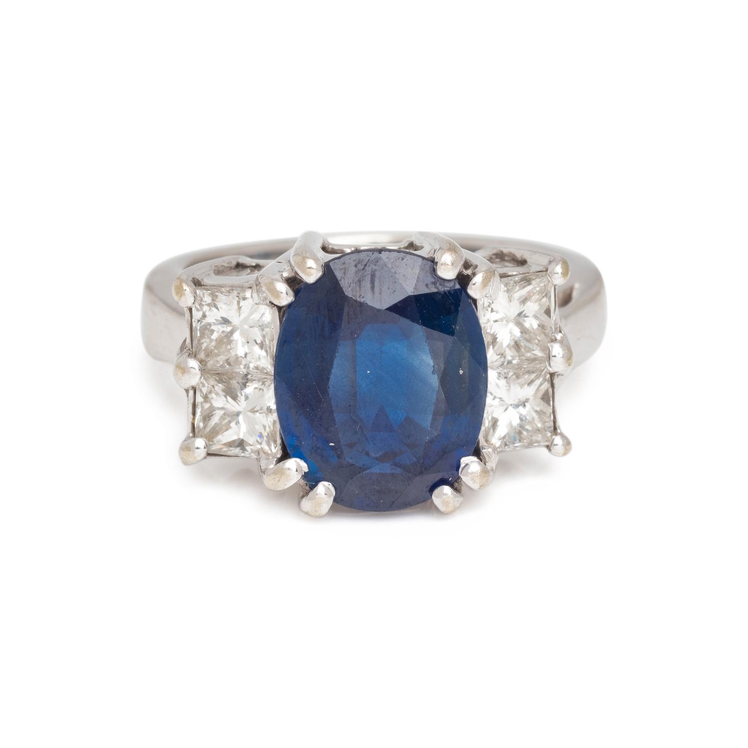 SAPPHIRE AND DIAMOND RING