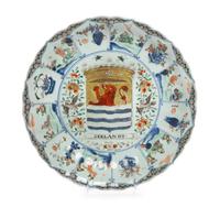 A Chinese Export Famille Verte Armorial Dish Diameter 13 1/2 inches. — EARLY 18TH CENTURY