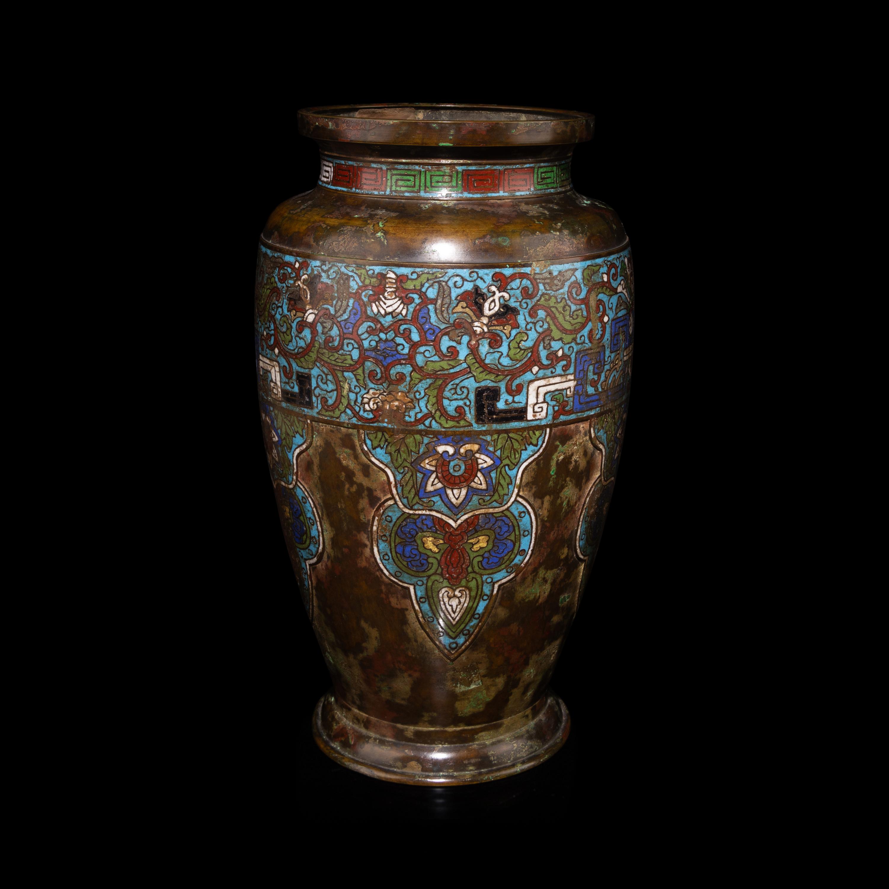 A Japanese Archaic Style Cloisonné Enamel and Bronze Vase, 19th Century — 十九世紀 日本銅胎掐絲琺琅仿古大瓶