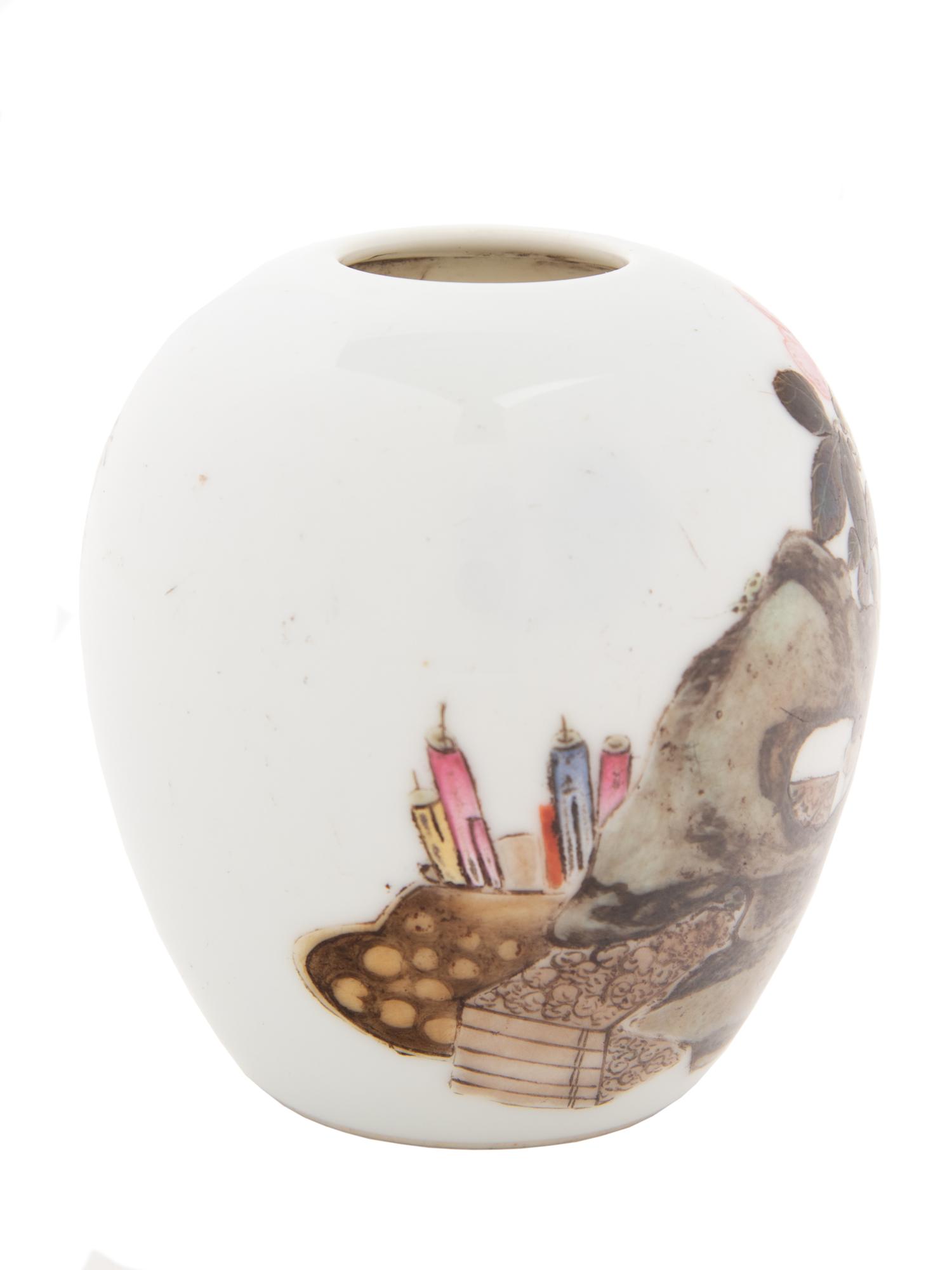 A Chinese Famille Rose Porcelain Vase