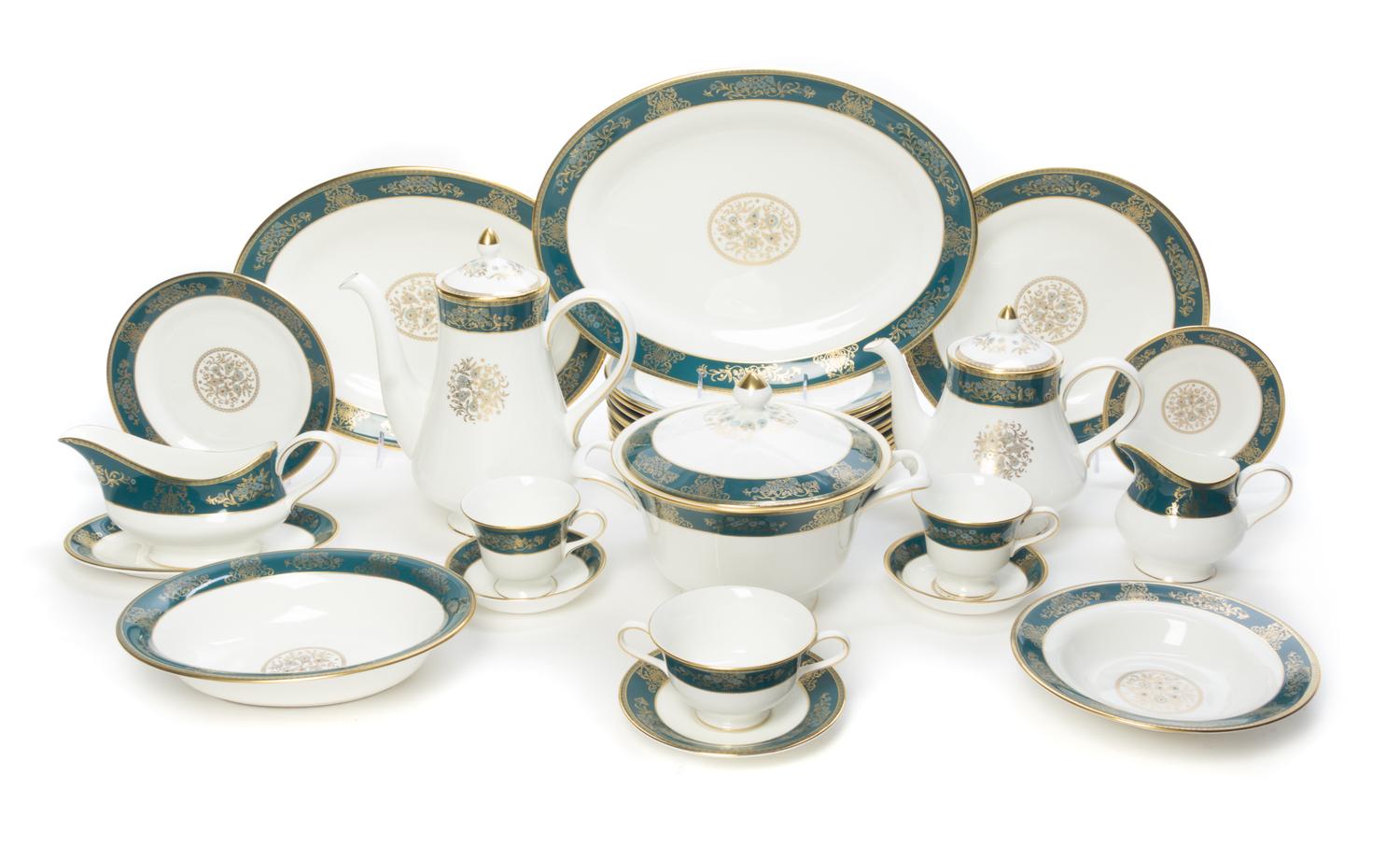 A Wedgwood Porcelain Dinner Service Length of longest tray 15 1/4 inches. — 20TH CENTURY