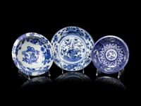 11 Chinese and Japanese Blue and White Articles