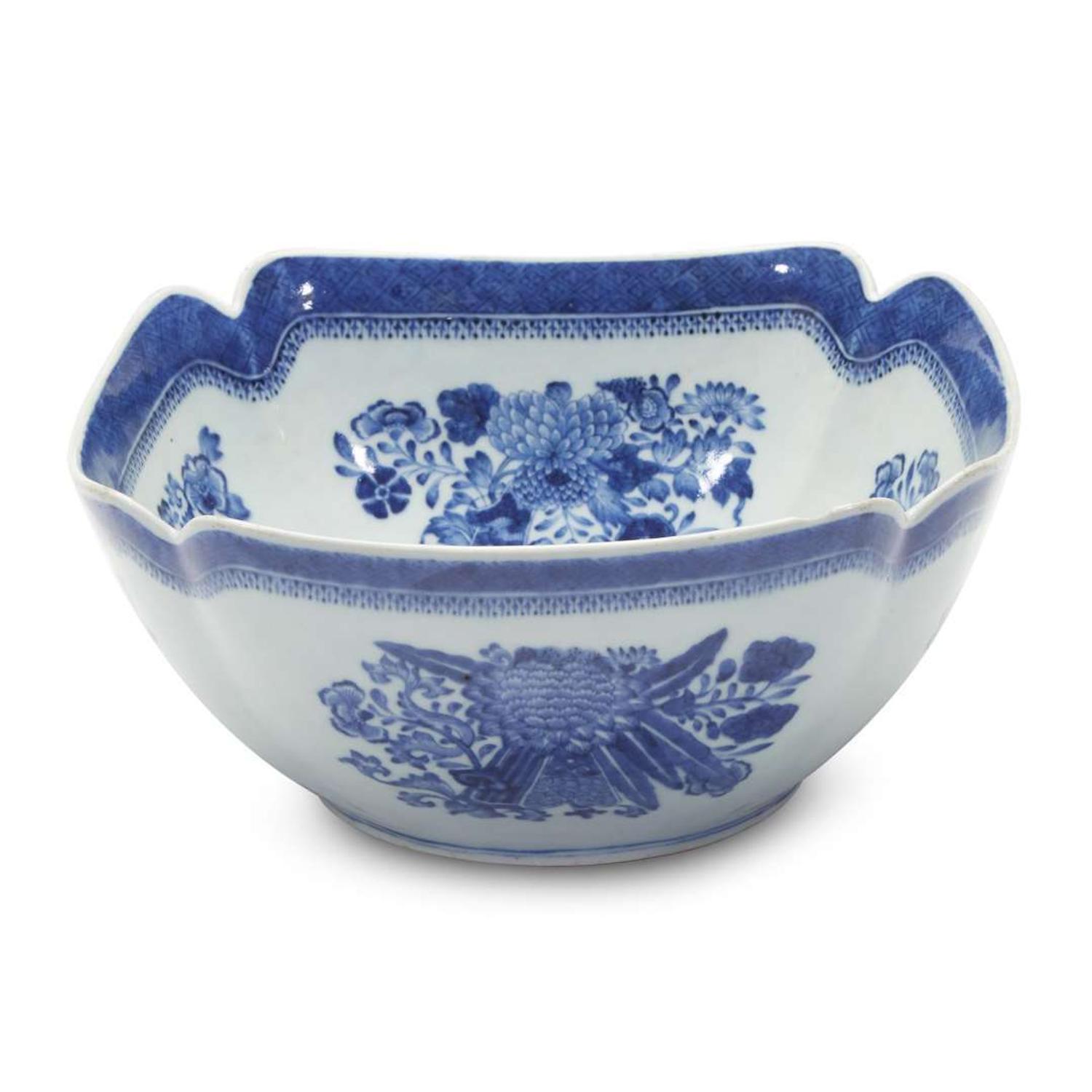 Chinese Export porcelain blue 'Fitzhugh' fruit bowl and an orange 'Fitzhugh' small plate 19th century