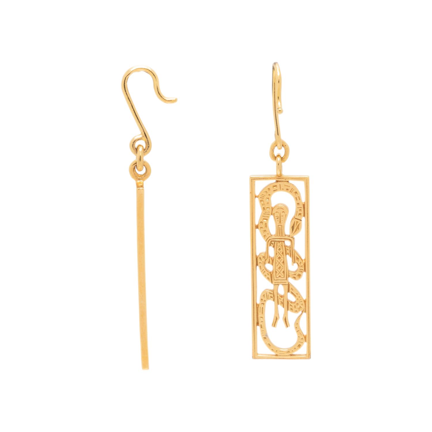 OPAL AND DIAMOND PENDANT WITH YELLOW GOLD CHAIN AND EARRINGS