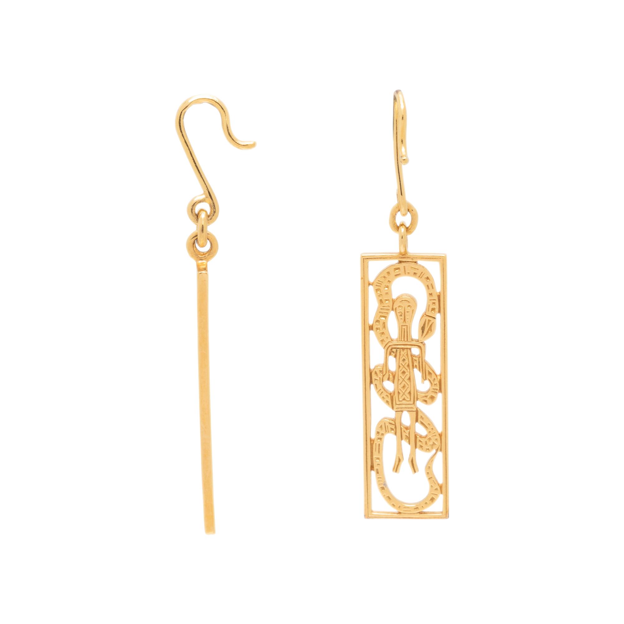 OPAL AND DIAMOND PENDANT WITH YELLOW GOLD CHAIN AND EARRINGS