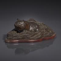 A Japanese Patinated Bronze Figure of a Tanuki in Grasses, Meiji/Taisho Period, The Maruki Co., Tokyo — 日本明治/大正時代 “丸喜製銅”銅狸貓置物