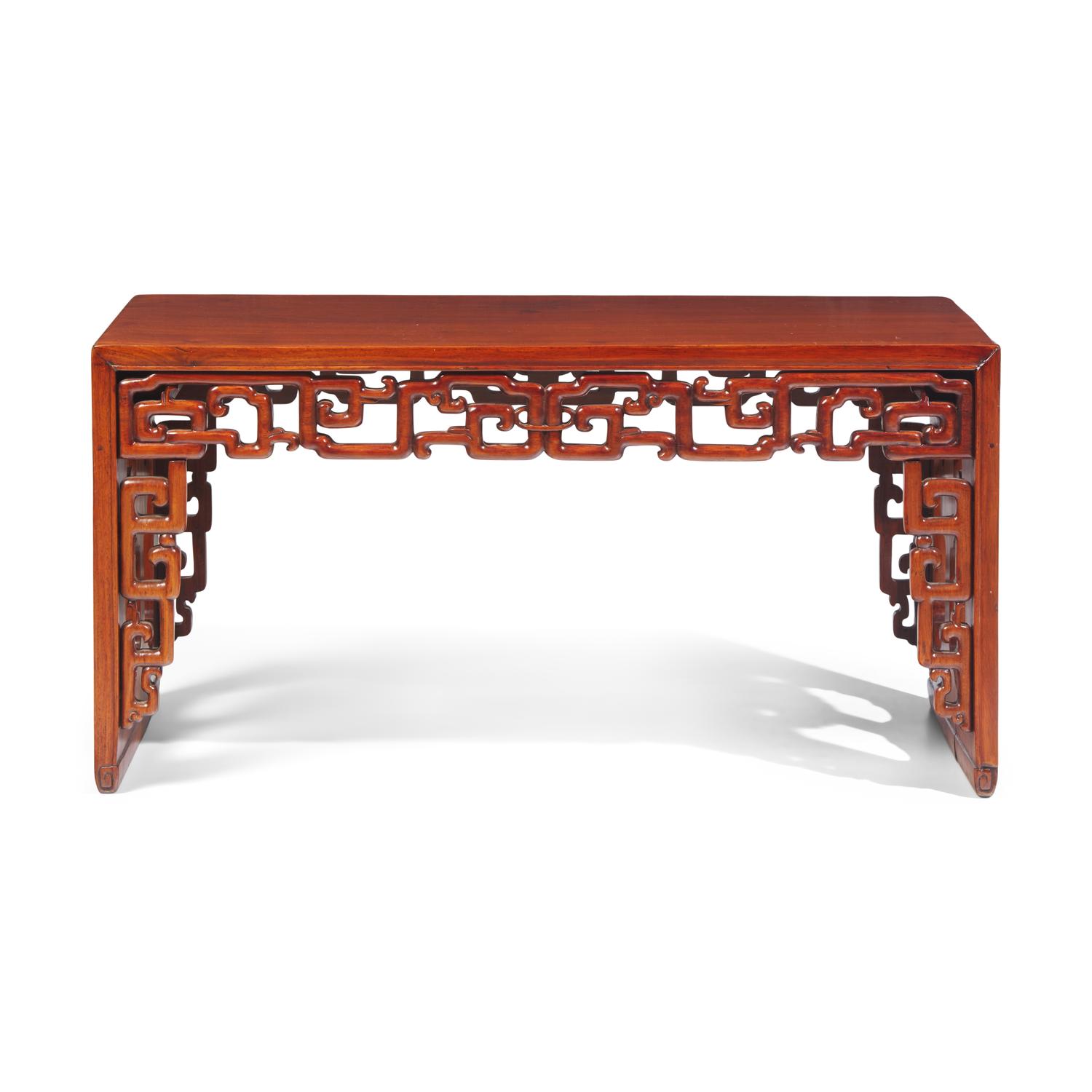 A Chinese Huanghuali Wood Waistless Corner Leg Low Table, Late Qing Dynasty 清晚期 黃花梨炕案