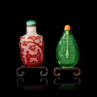 Two Chinese Glass Snuff Bottles, Late 19th-20th Century 晚清-近代 料器鼻烟壺兩支