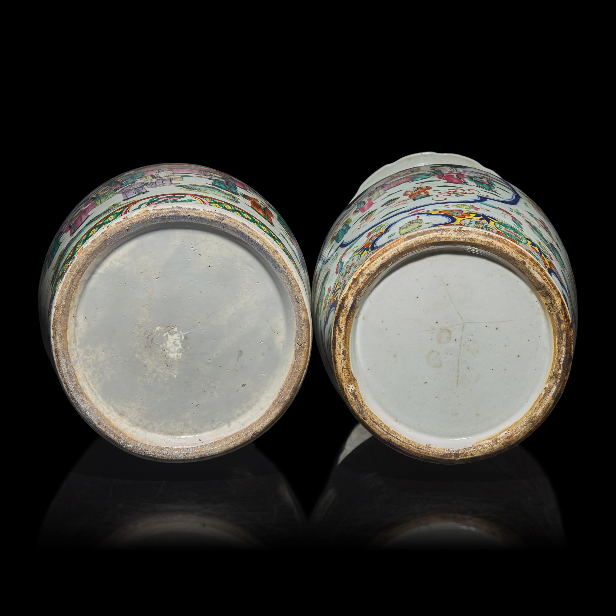 Two Chinese Famille Rose Porcelain 'Figural' Vases, Late 19th-20th Century 晚清-民國 粉彩開光人物故事圖賞瓶兩件