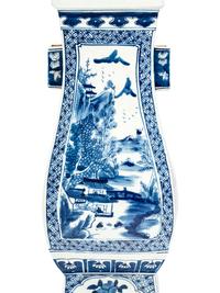 A Pair of Chinese Export Porcelain Vases