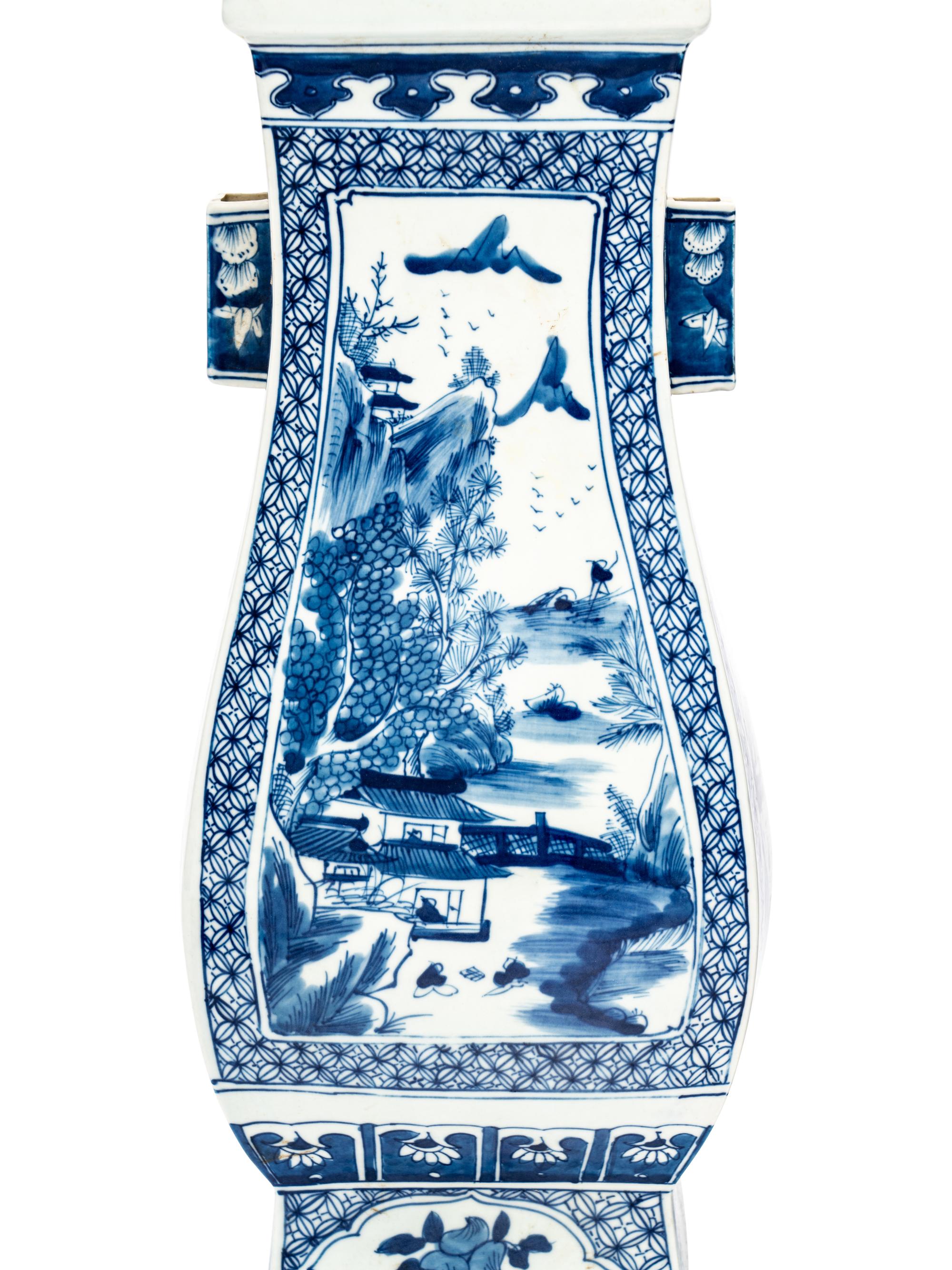 A Pair of Chinese Export Porcelain Vases
