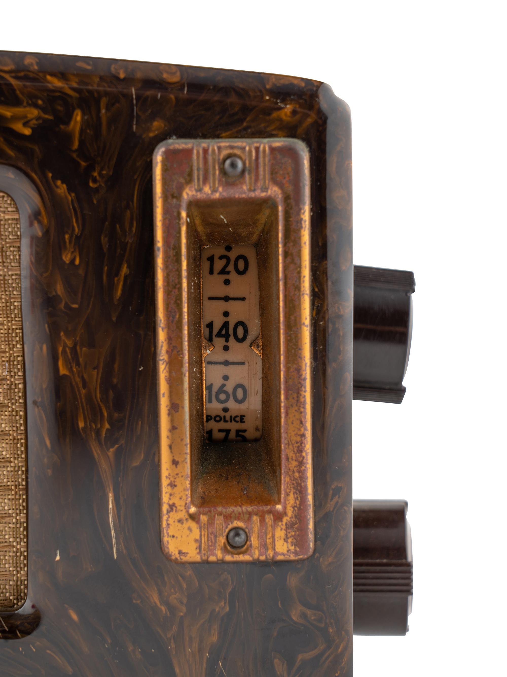 An RCA RC350 Radio