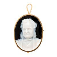 VICTORIAN, YELLOW GOLD AGATE CAMEO PENDANT BROOCH