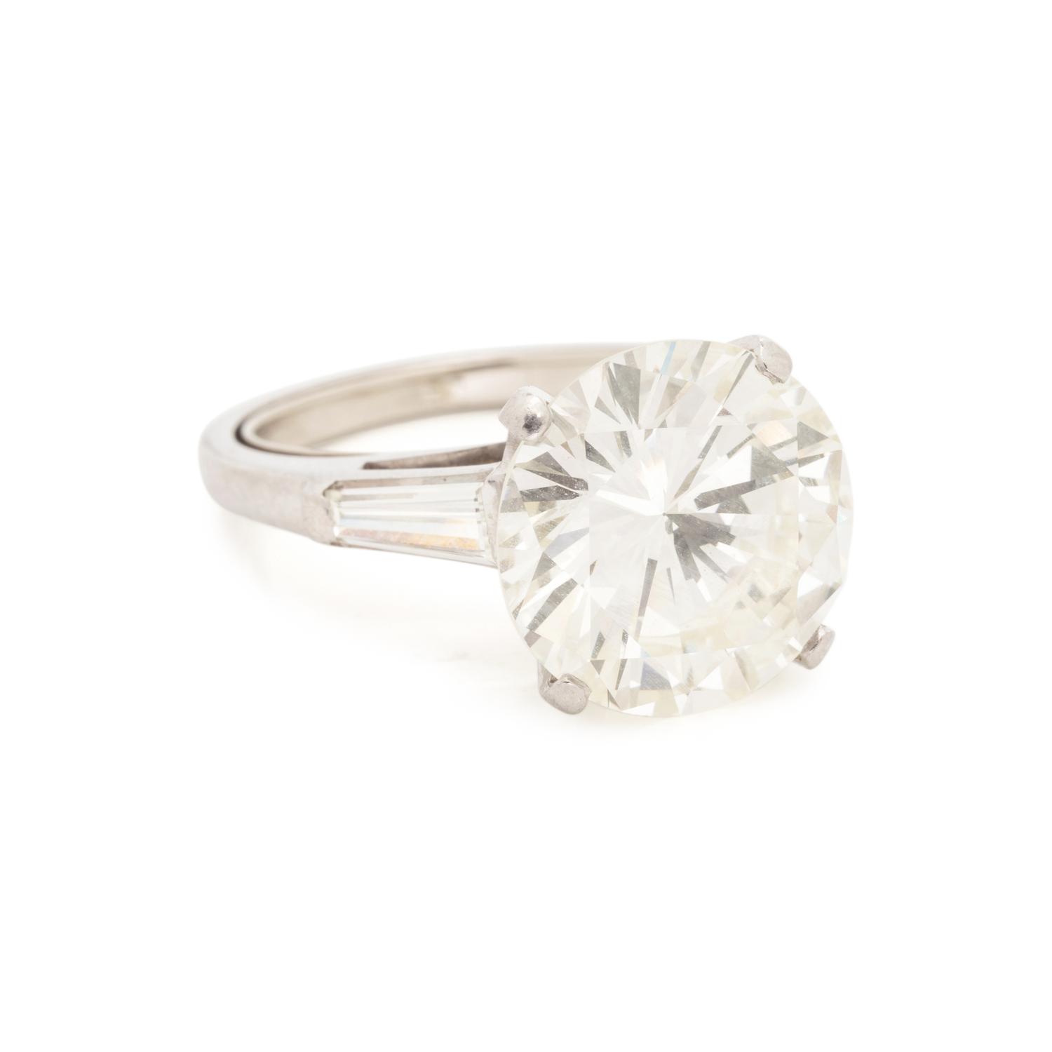 DIAMOND RING