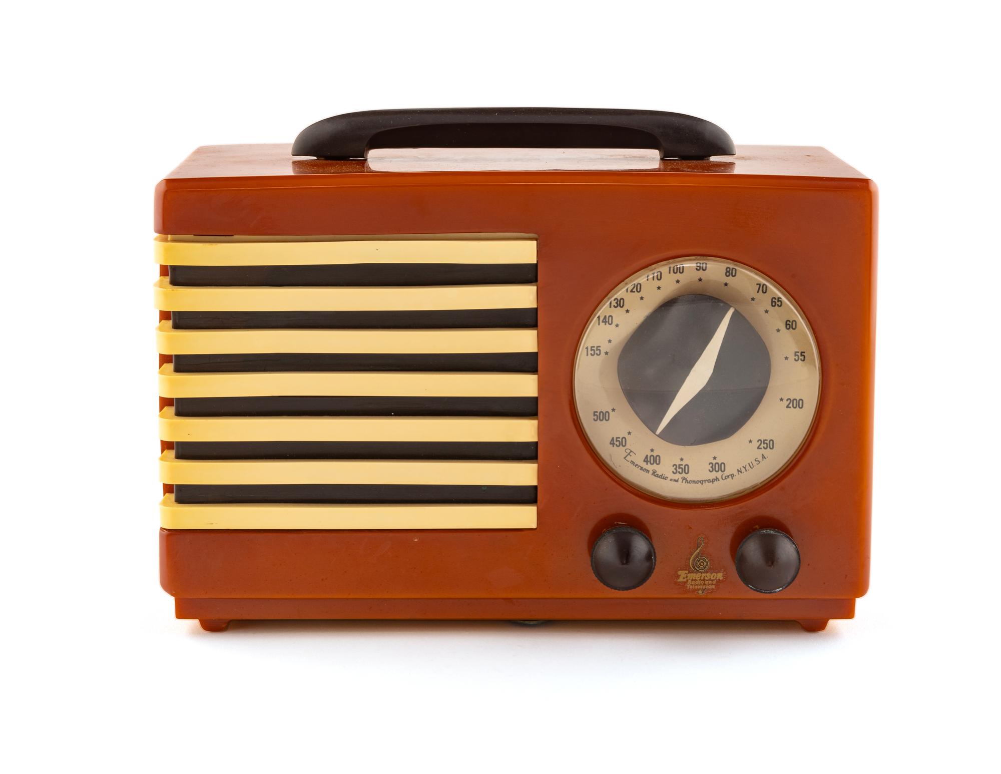 An Emerson Patriot Aristocrat 400 Radio