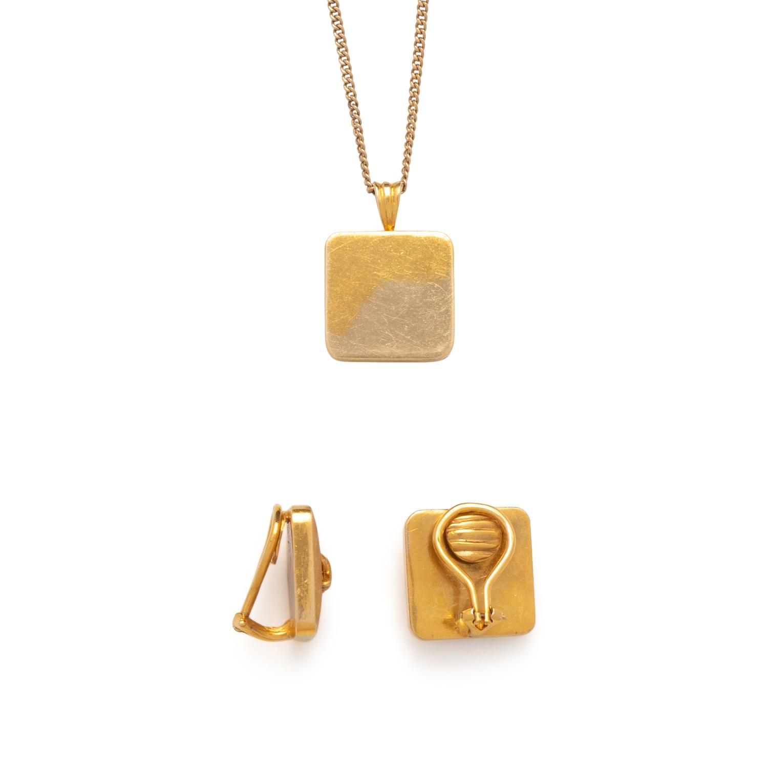 COLLECTION OF YELLOW GOLD BUTTON JEWELRY