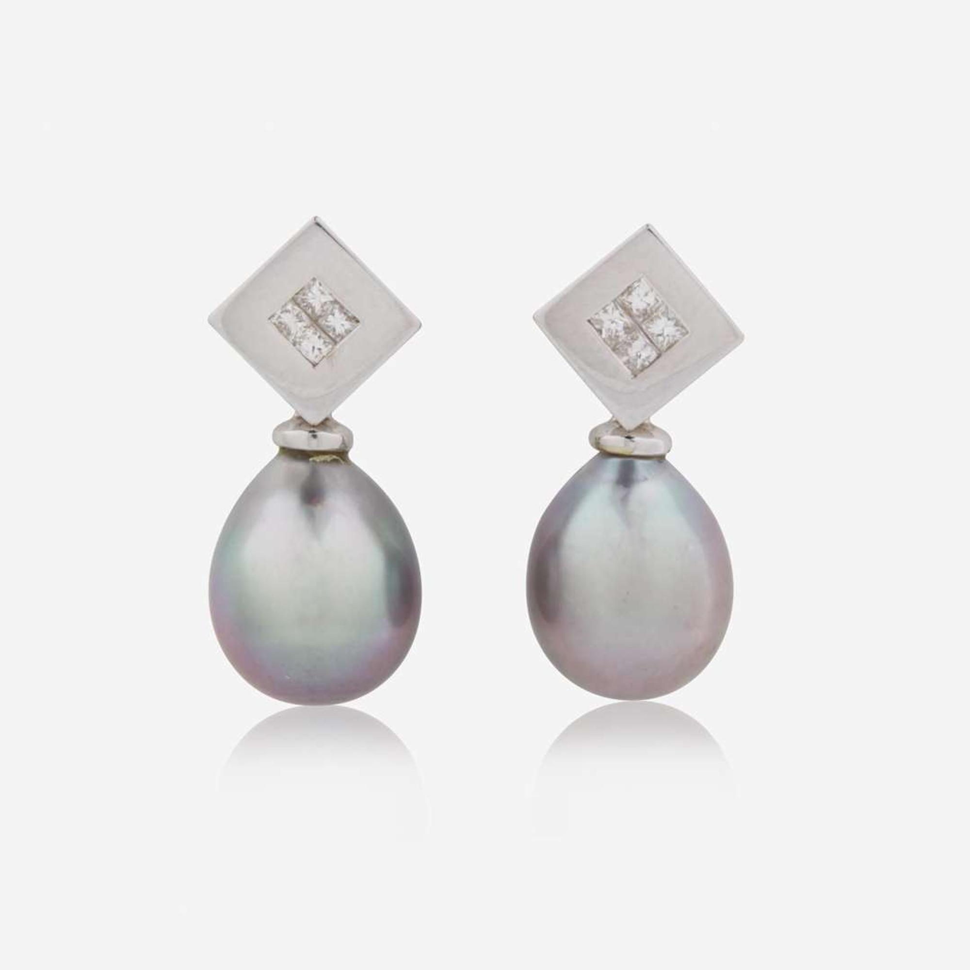 18K White Gold Baroque Pearl Necklace and Earrings