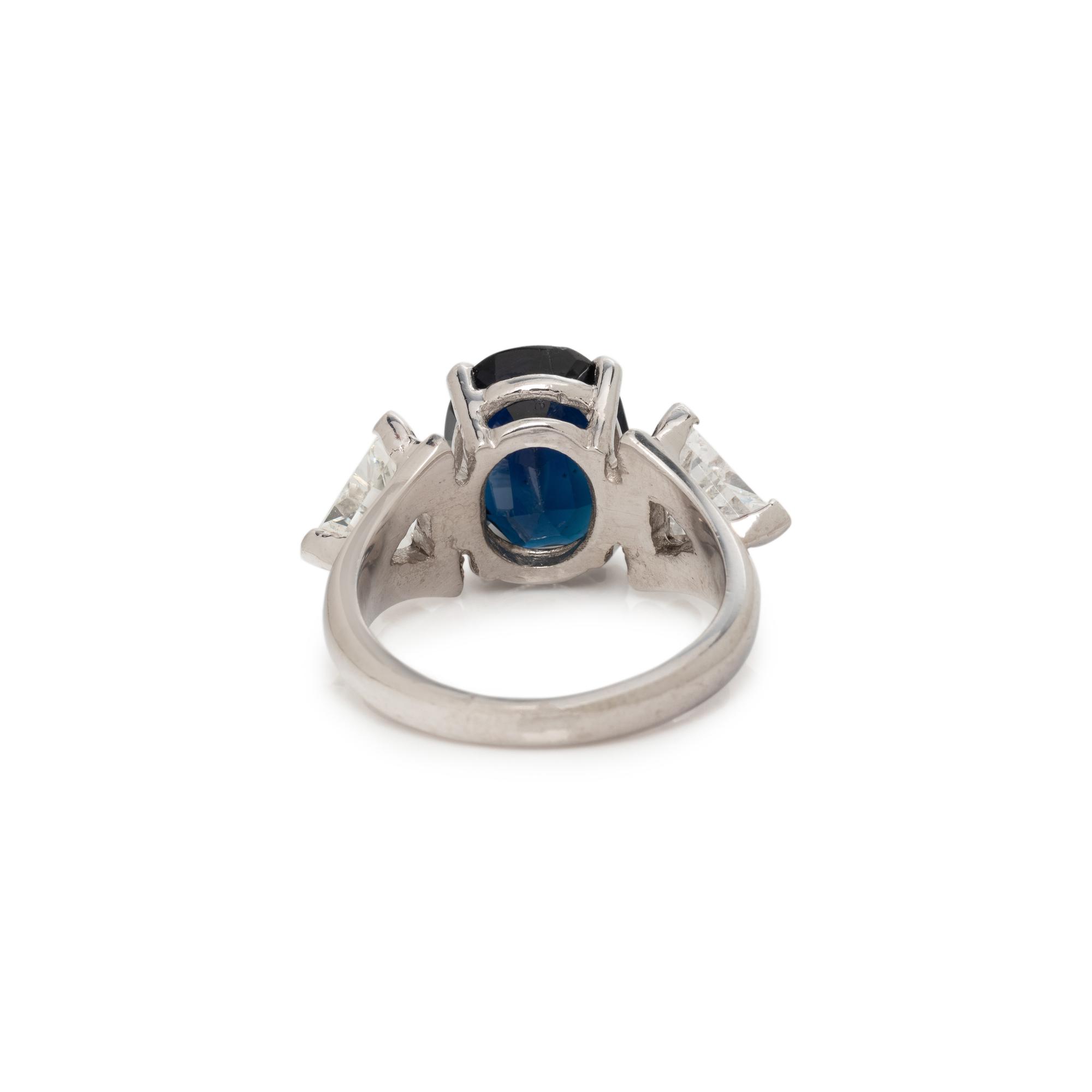 SAPPHIRE AND DIAMOND RING
