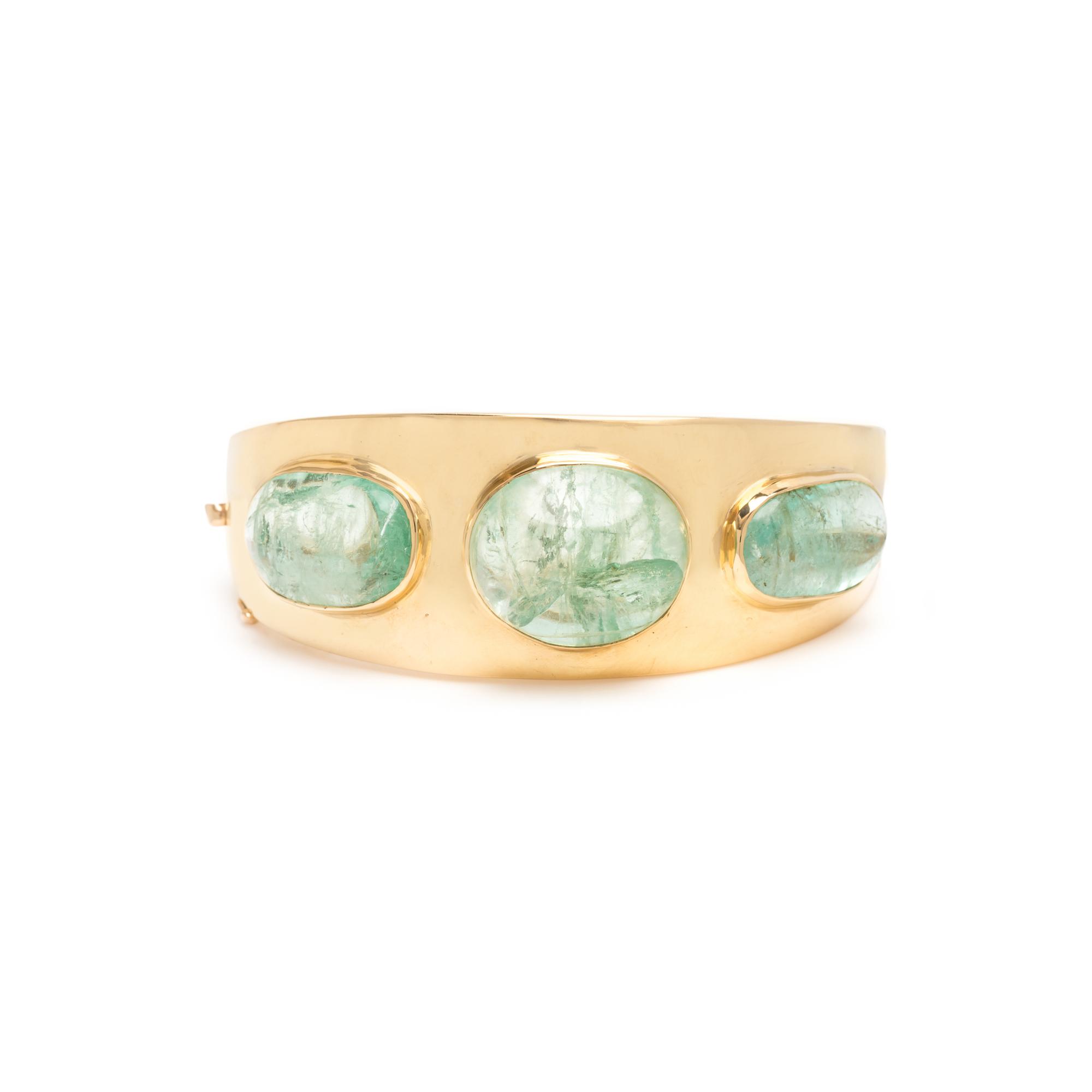 YELLOW GOLD AND GREEN BERYL BANGLE BRACELET