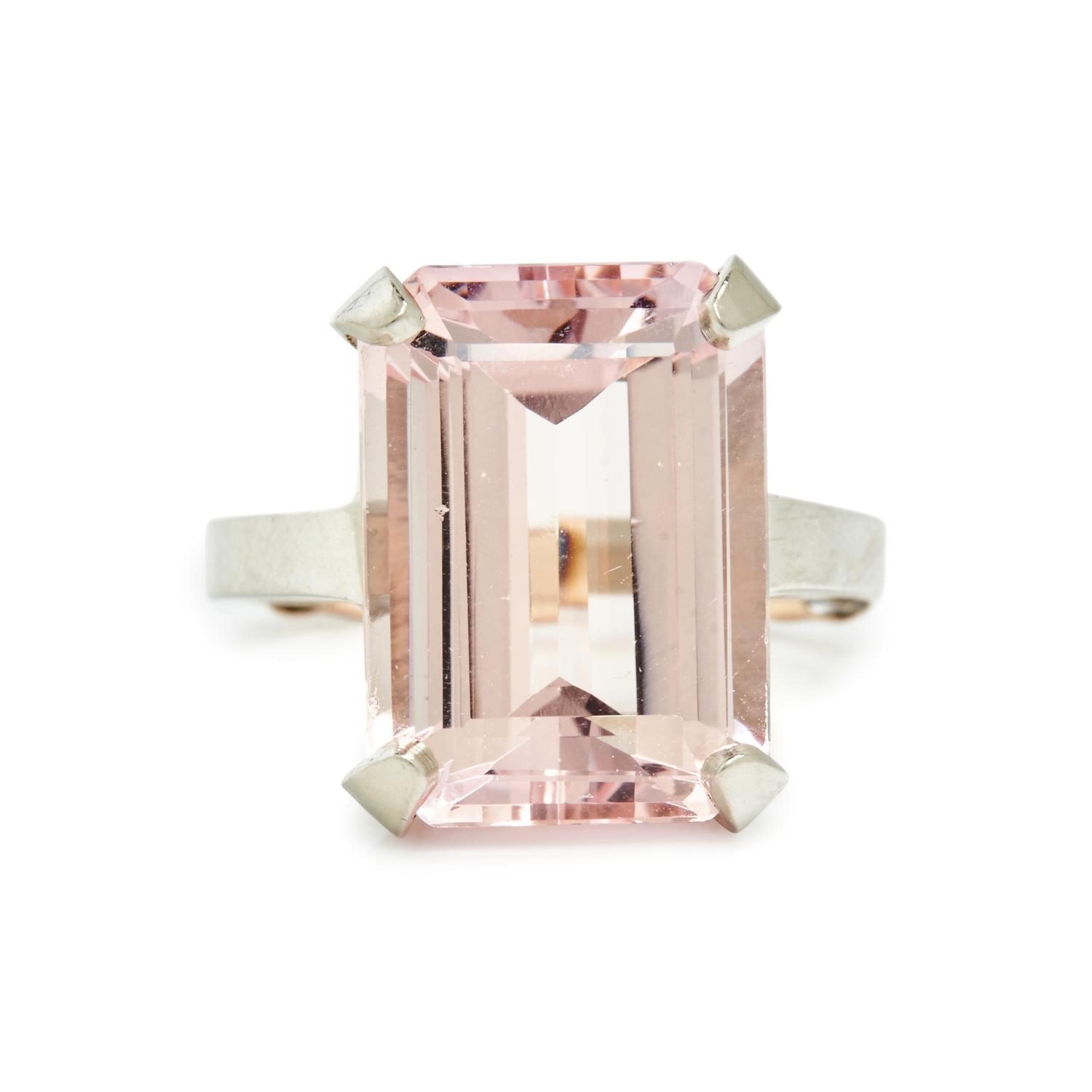 WHITE GOLD AND MORGANITE RING