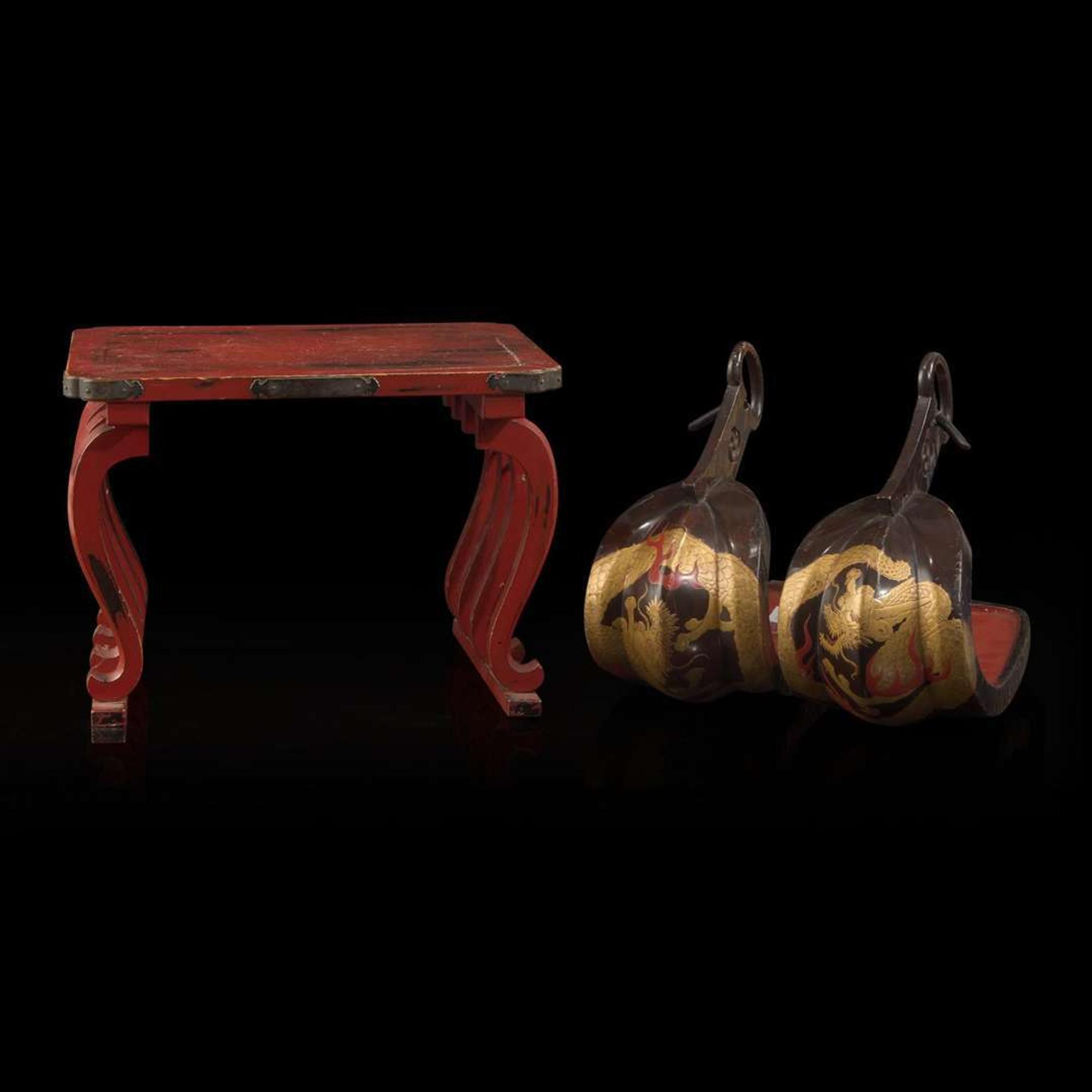A pair of Japanese lacquered stirrups and a Negoro-style red-lacquered stand 日本漆器马扎及马镫一对 Edo to Meiji period ?????