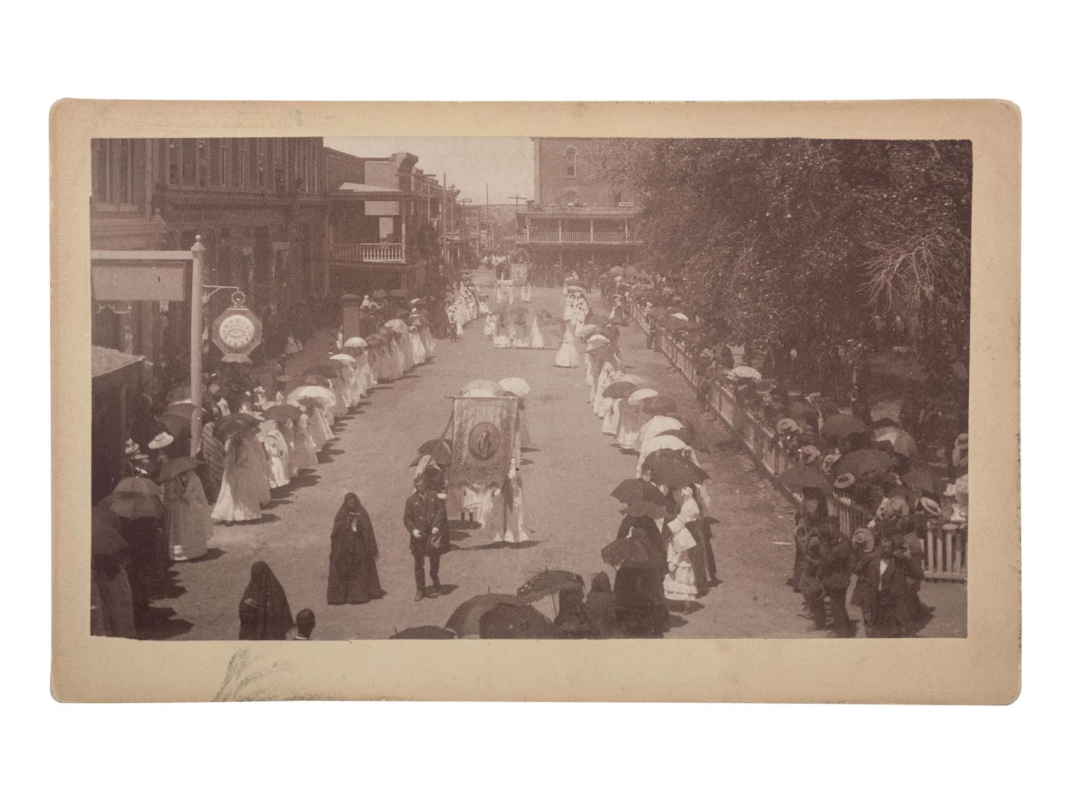 [NEW MEXICO]. A group of 6 photographs, incl. views of Santo Domingo and Taos pueblos, comprising: