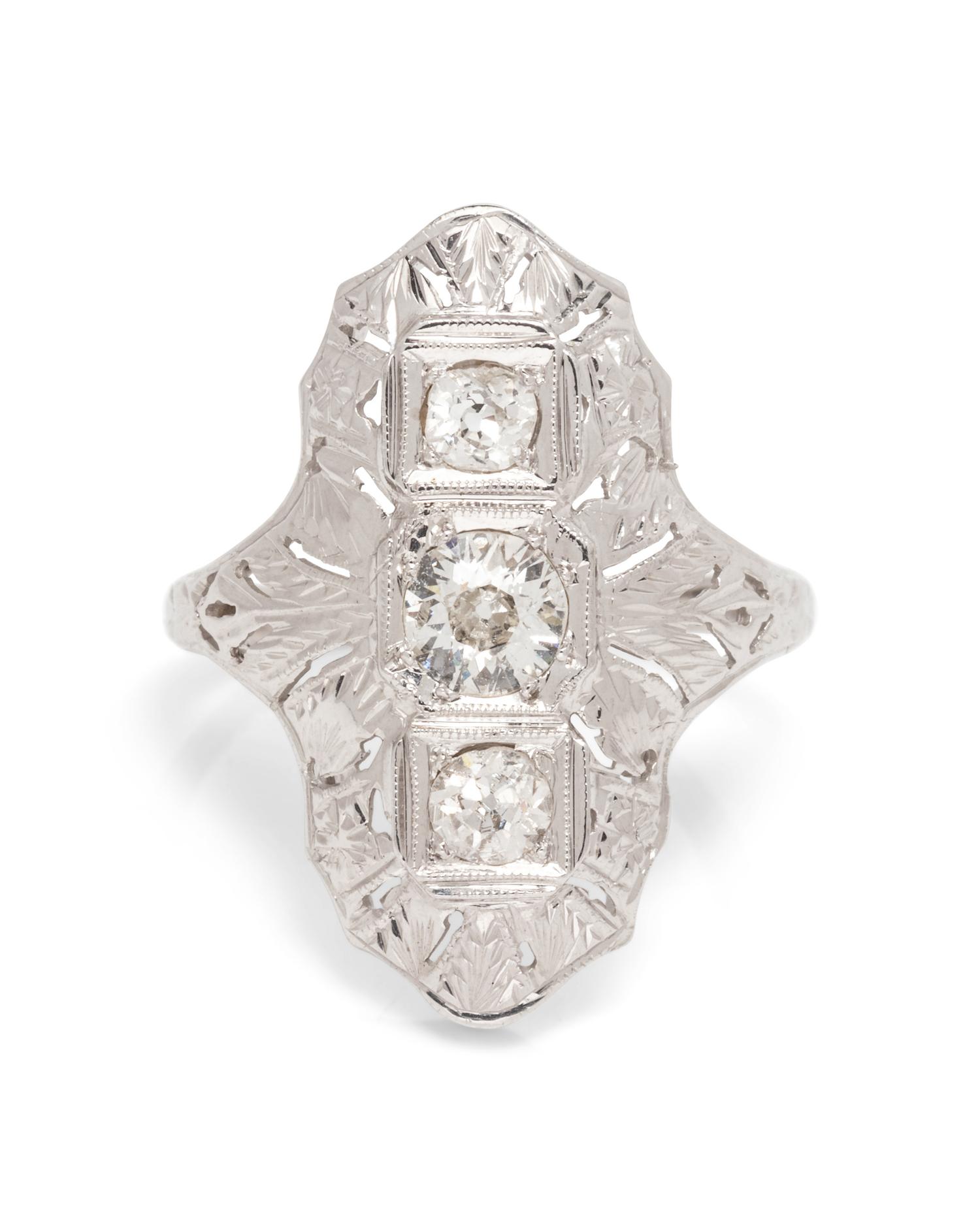 An 18 Karat White Gold and Diamond Ring,