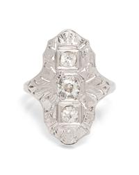 An 18 Karat White Gold and Diamond Ring,