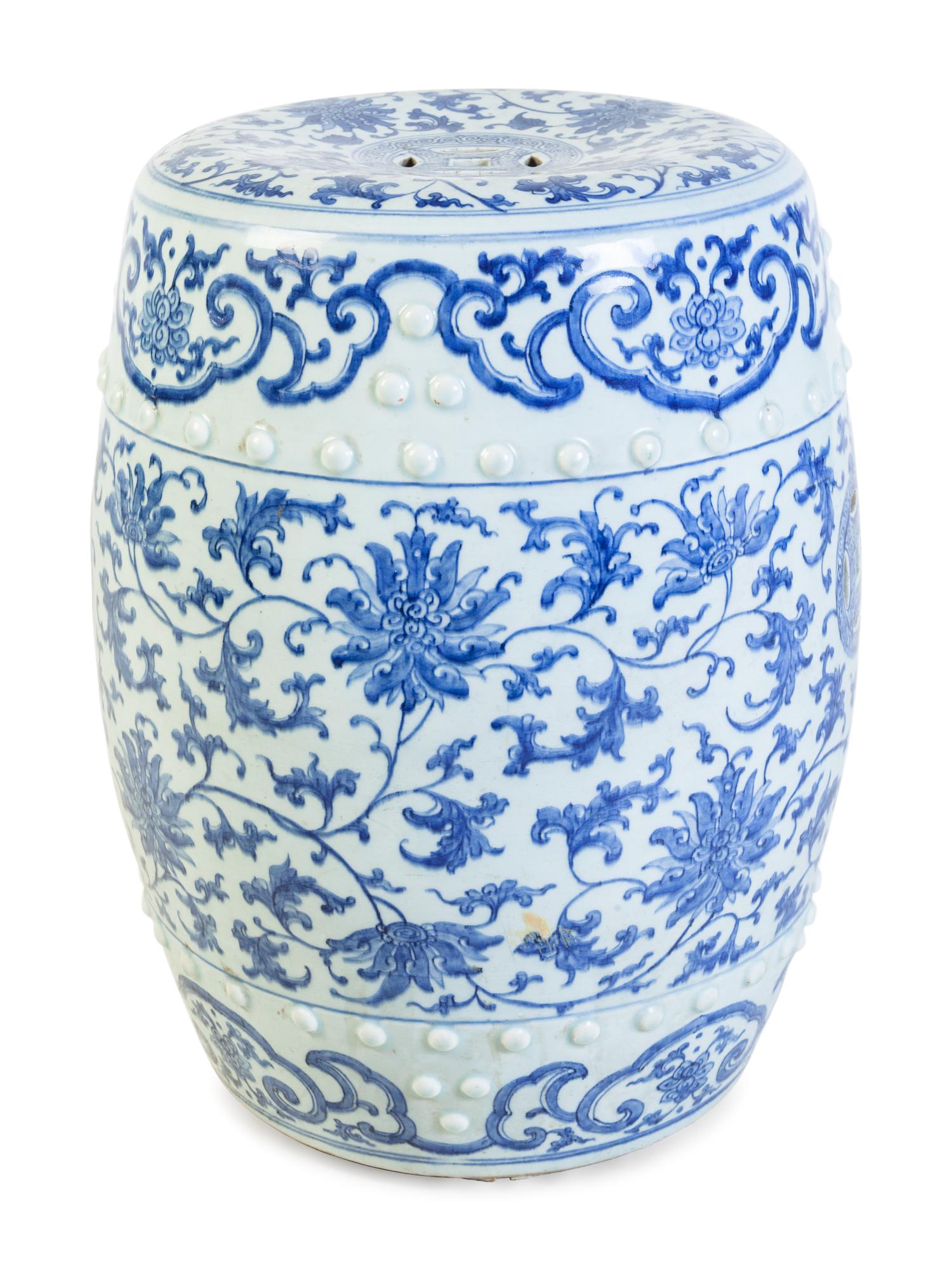 A Chinese Export Porcelain Garden Seat