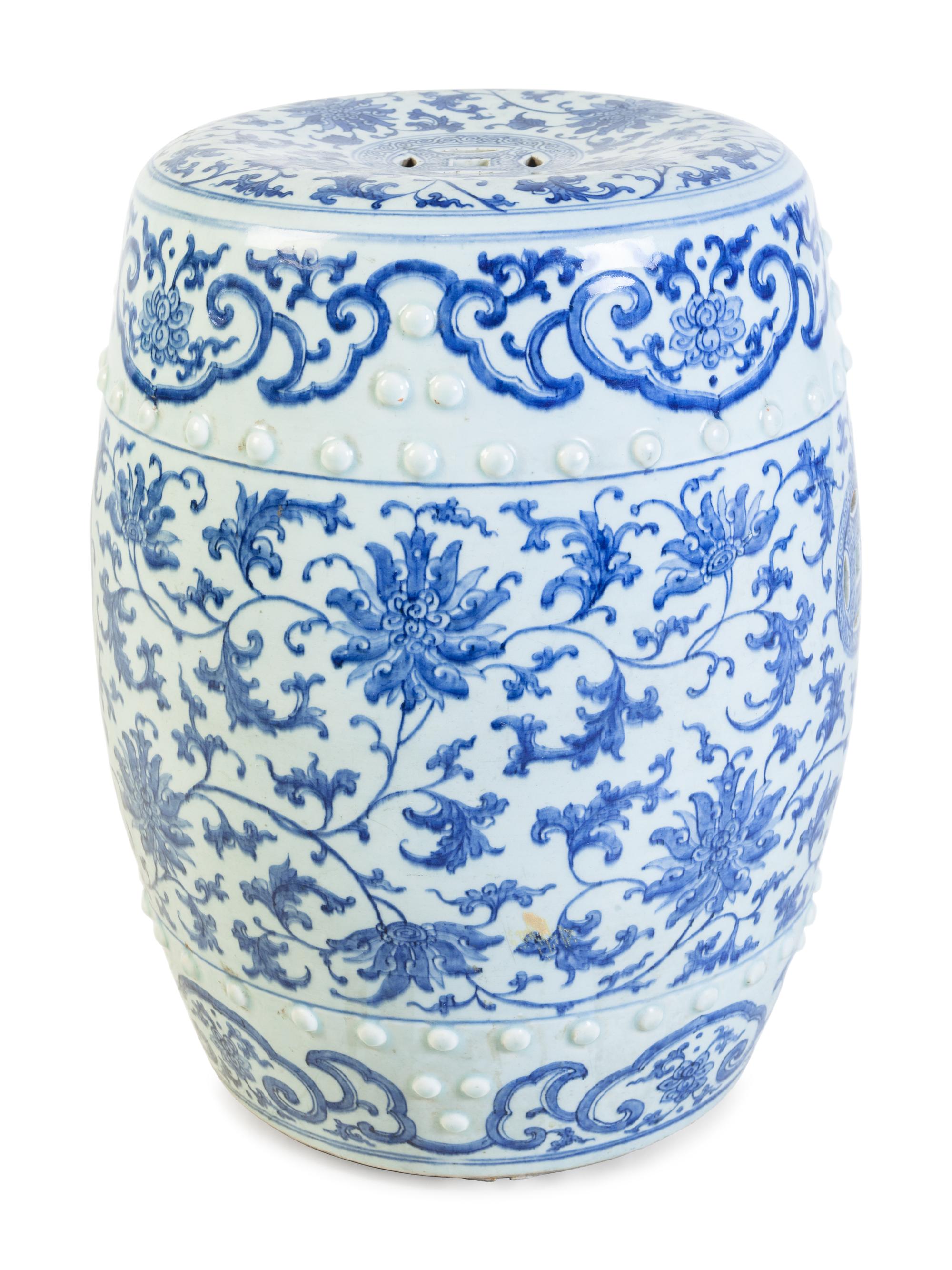 A Chinese Export Porcelain Garden Seat