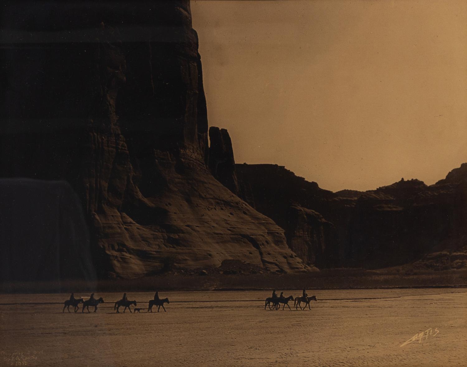 CURTIS, Edward (1868-1952), photographer. Canyon de Chelly.