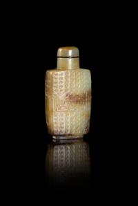 A Russet and Celadon Jade 'Kuilong' Snuff Bottle
