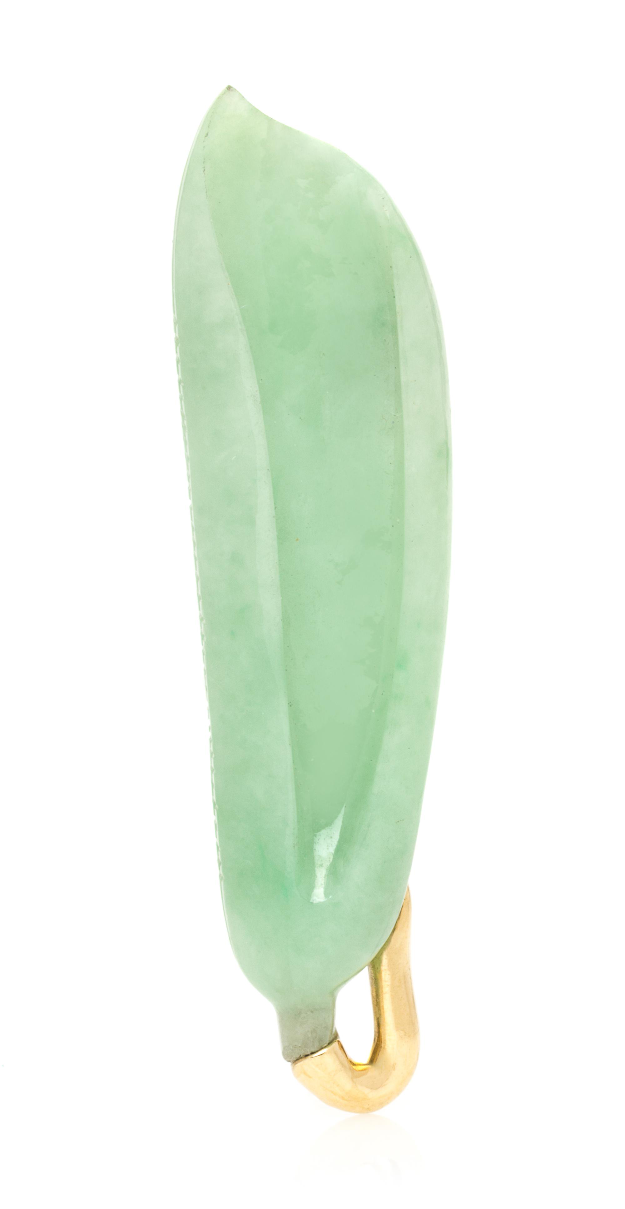 An 18 Karat Yellow Gold and Jade Pea Pod Brooch, Angela Cummings, 7.50 dwts.