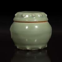 A Chinese Longquan celadon small covered jar 龍泉窯青釉小蓋罐 Ming dynasty or later ????