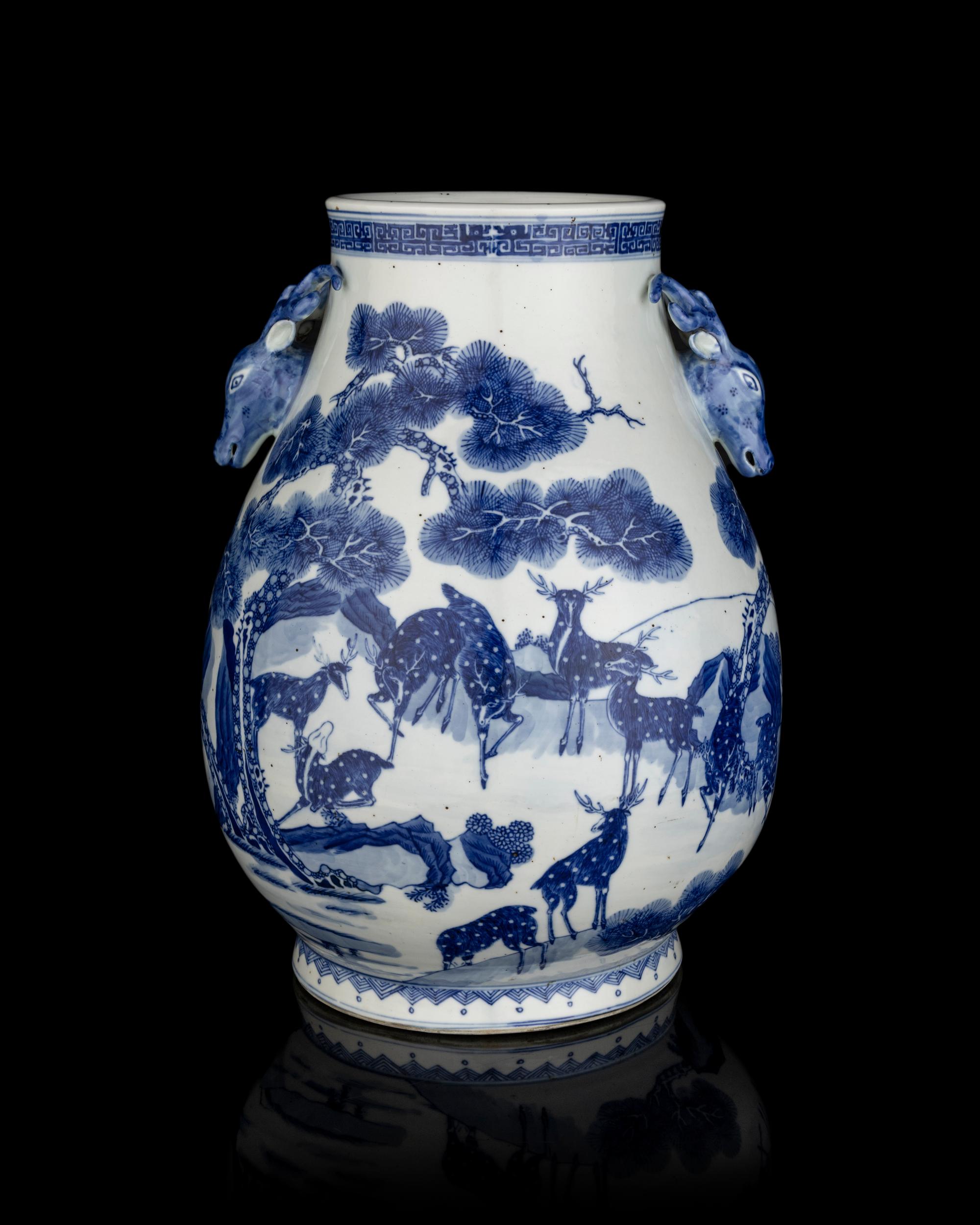 A Chinese Blue and White Porcelain 'Deer' Hu Vase