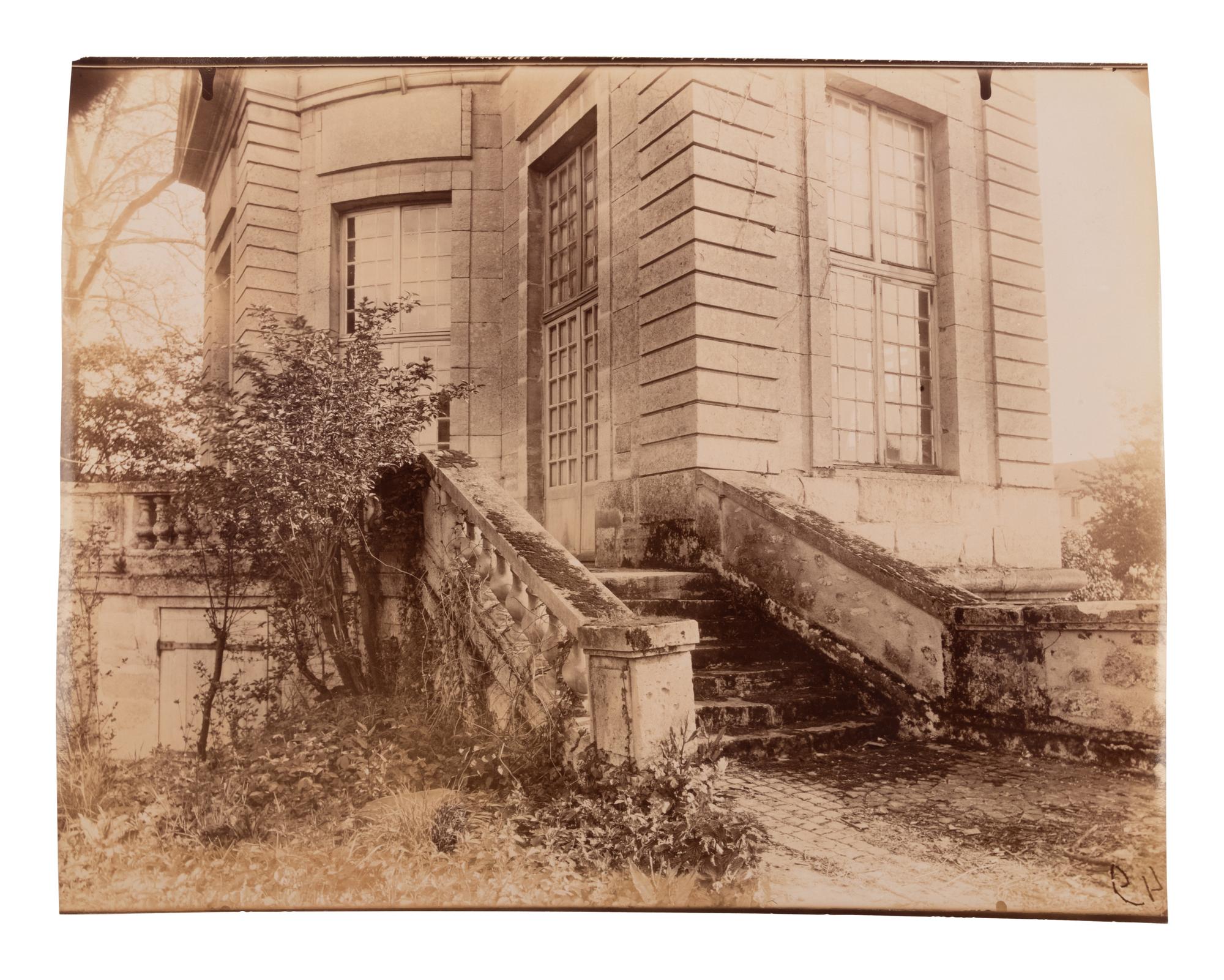 A group of four photographs ( Tuileries - Coureuse par Coustou, 1907; Grand Trianon / Le Buffet , 1902; Meudon - ancien château , 1902; Parc de Sceaux , 1925)