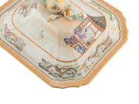 A Pair of Chinese Export Porcelain Entrée Dishes