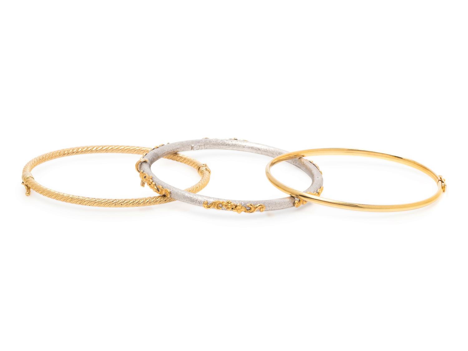 COLLECTION OF GOLD BANGLE BRACELETS