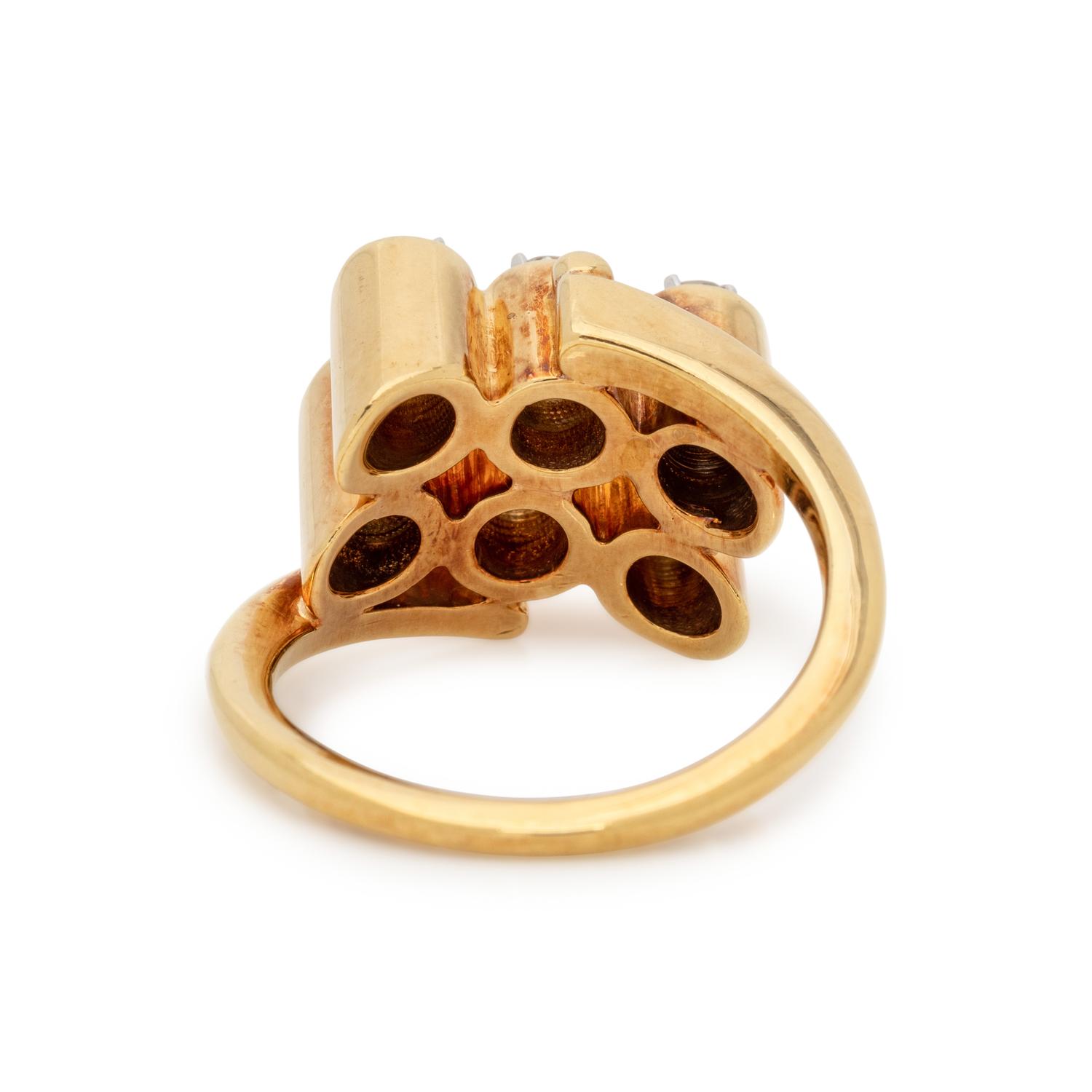 YELLOW GOLD AND DIAMOND RING