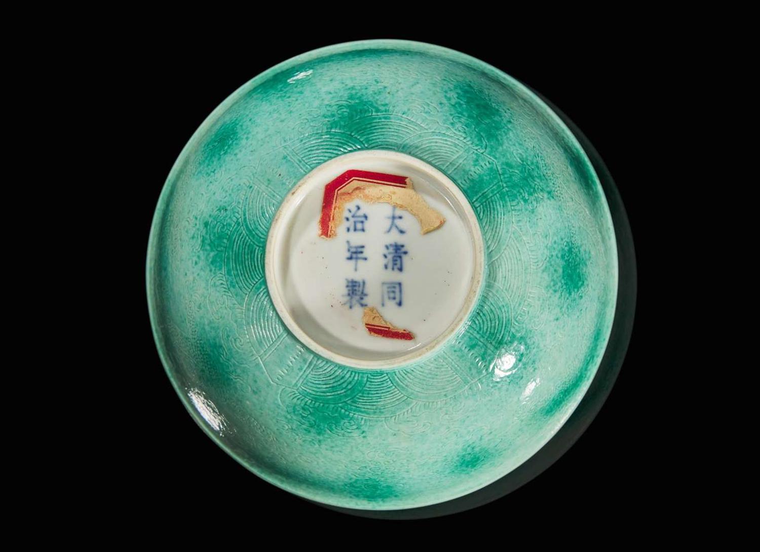 A Chinese incised porcelain faux-jadeite "Dragons" bowl, Tongzhi mark and of the period 龍紋瓷盌 同治款 清同治