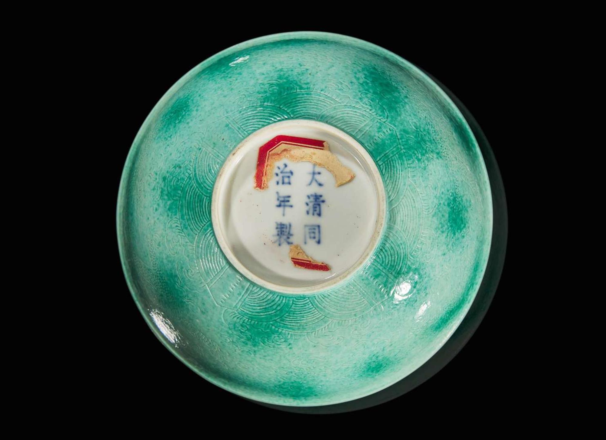 A Chinese incised porcelain faux-jadeite "Dragons" bowl, Tongzhi mark and of the period 龍紋瓷盌 同治款 清同治