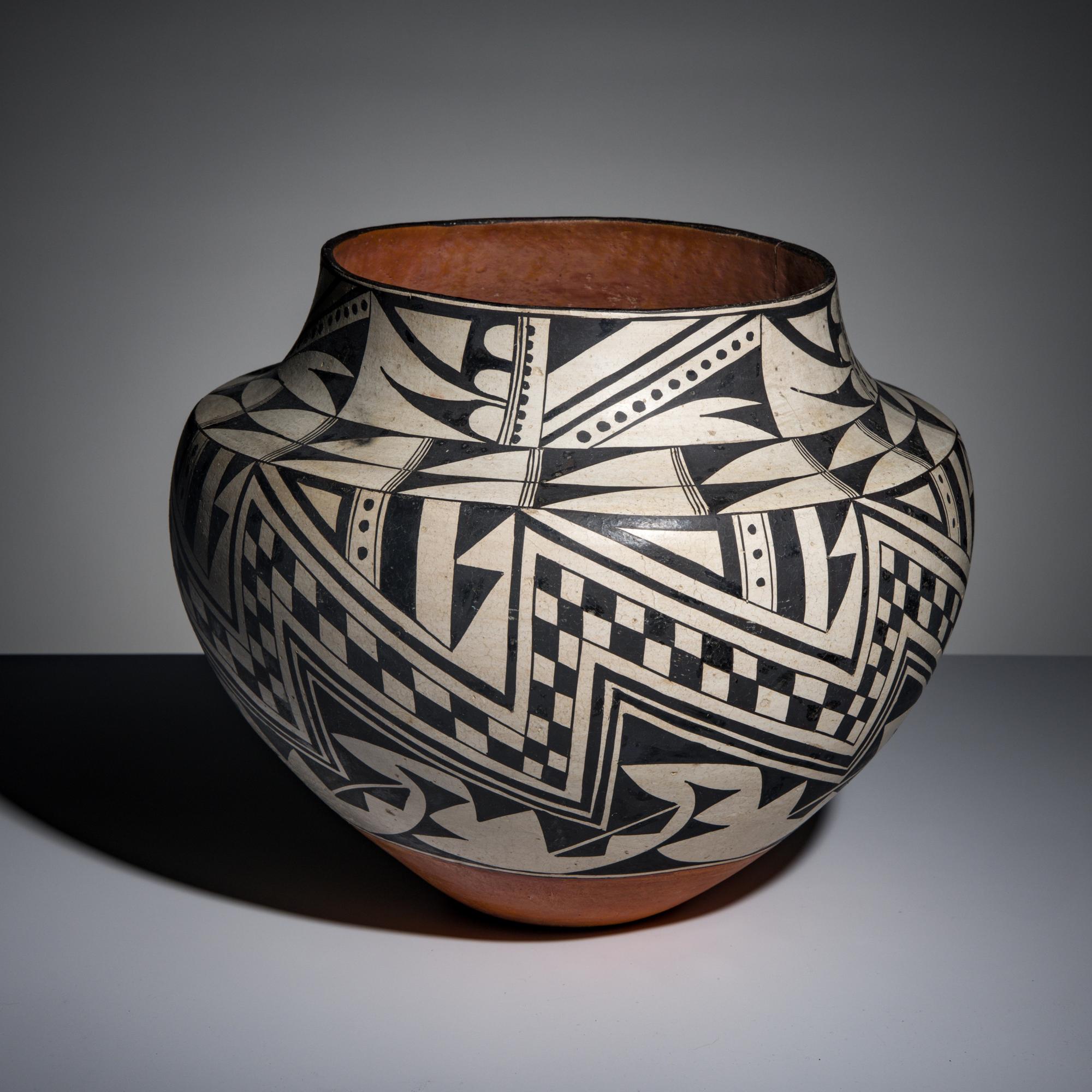 Jessie Garcia (Acoma, 1910-1999) — Black-on-White Pottery Jar
