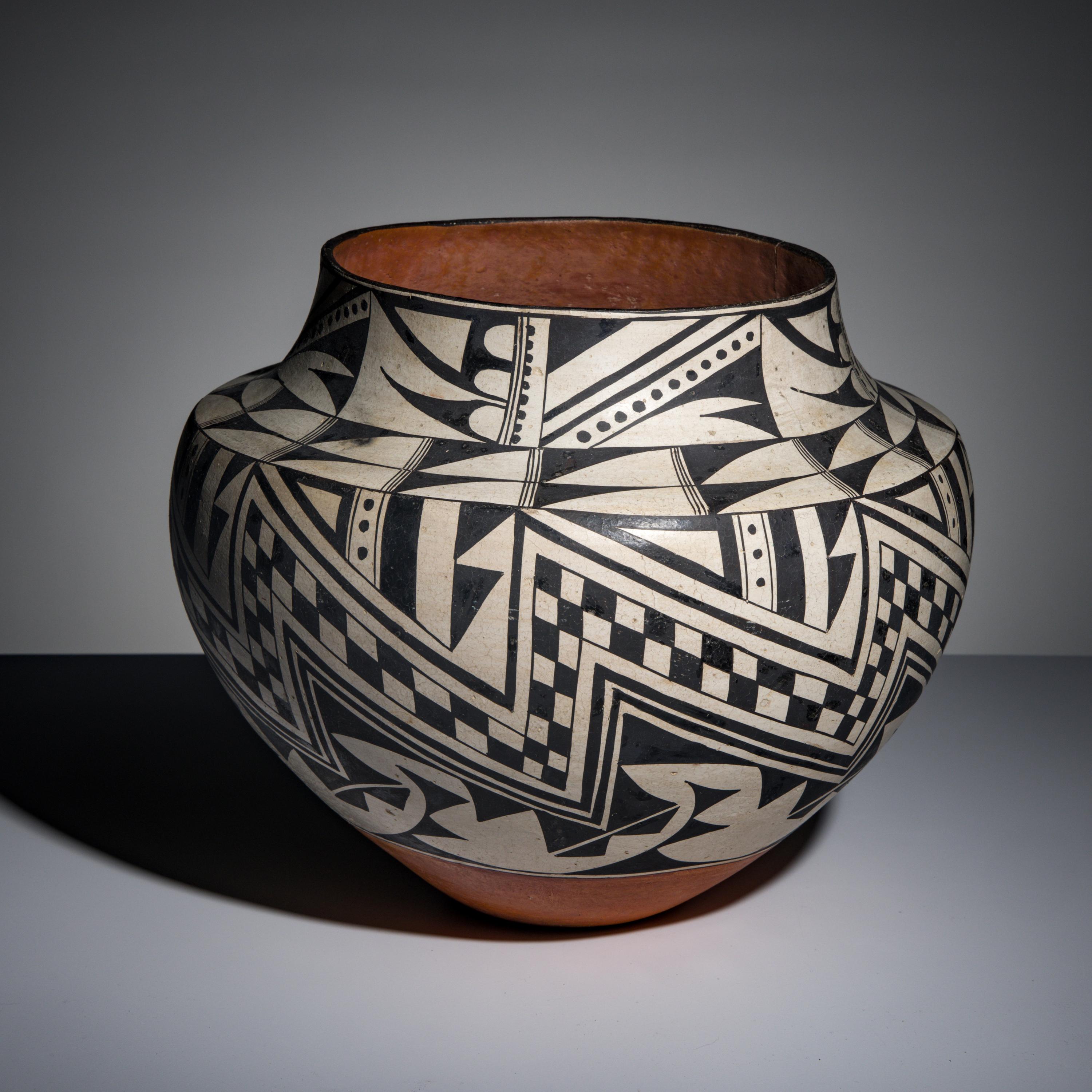 Jessie Garcia (Acoma, 1910-1999) — Black-on-White Pottery Jar